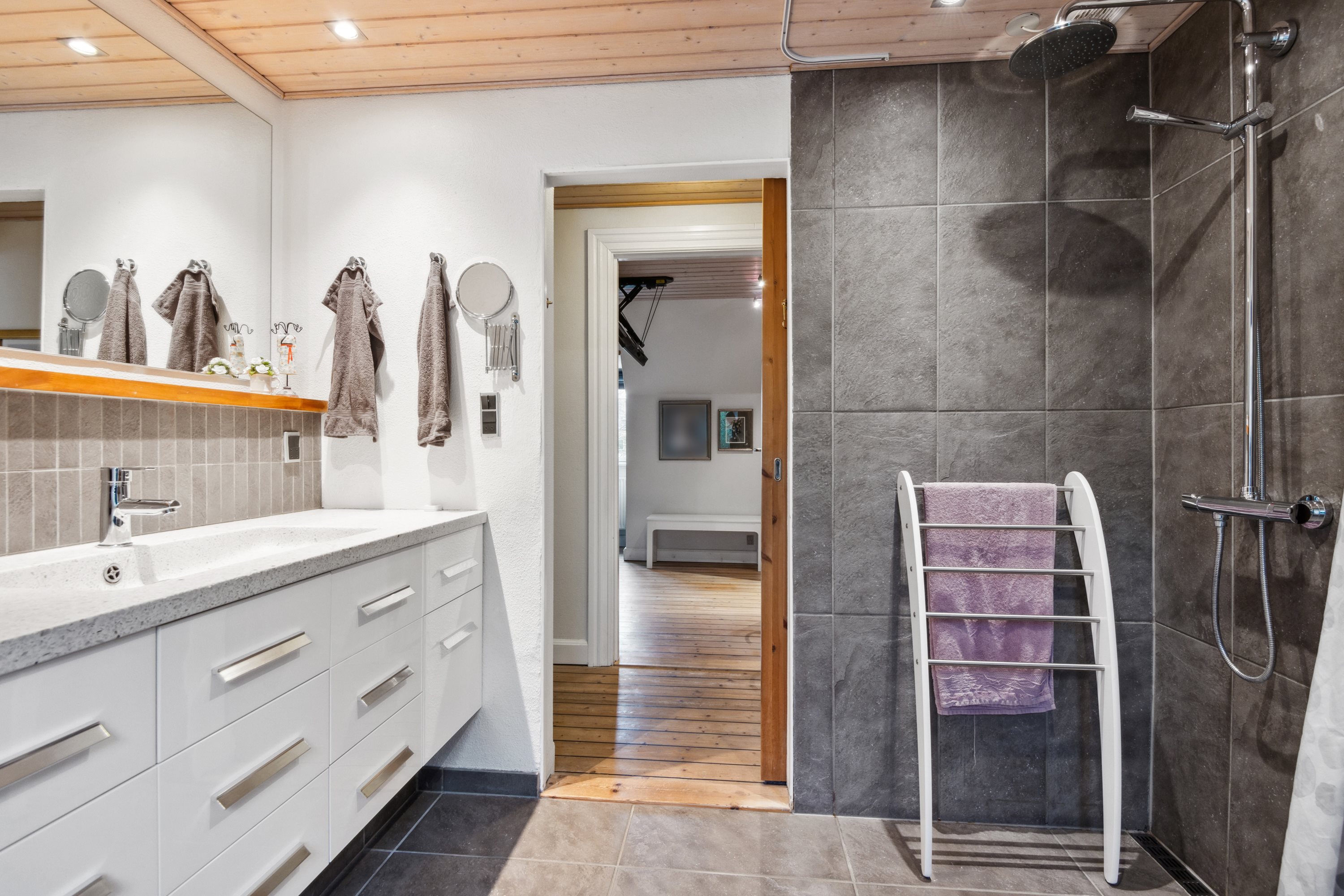 Fremhævet badeværelse billede i fuldskærmstilstand. Billede af Th. Sauers Vej 21, 9000 Aalborg