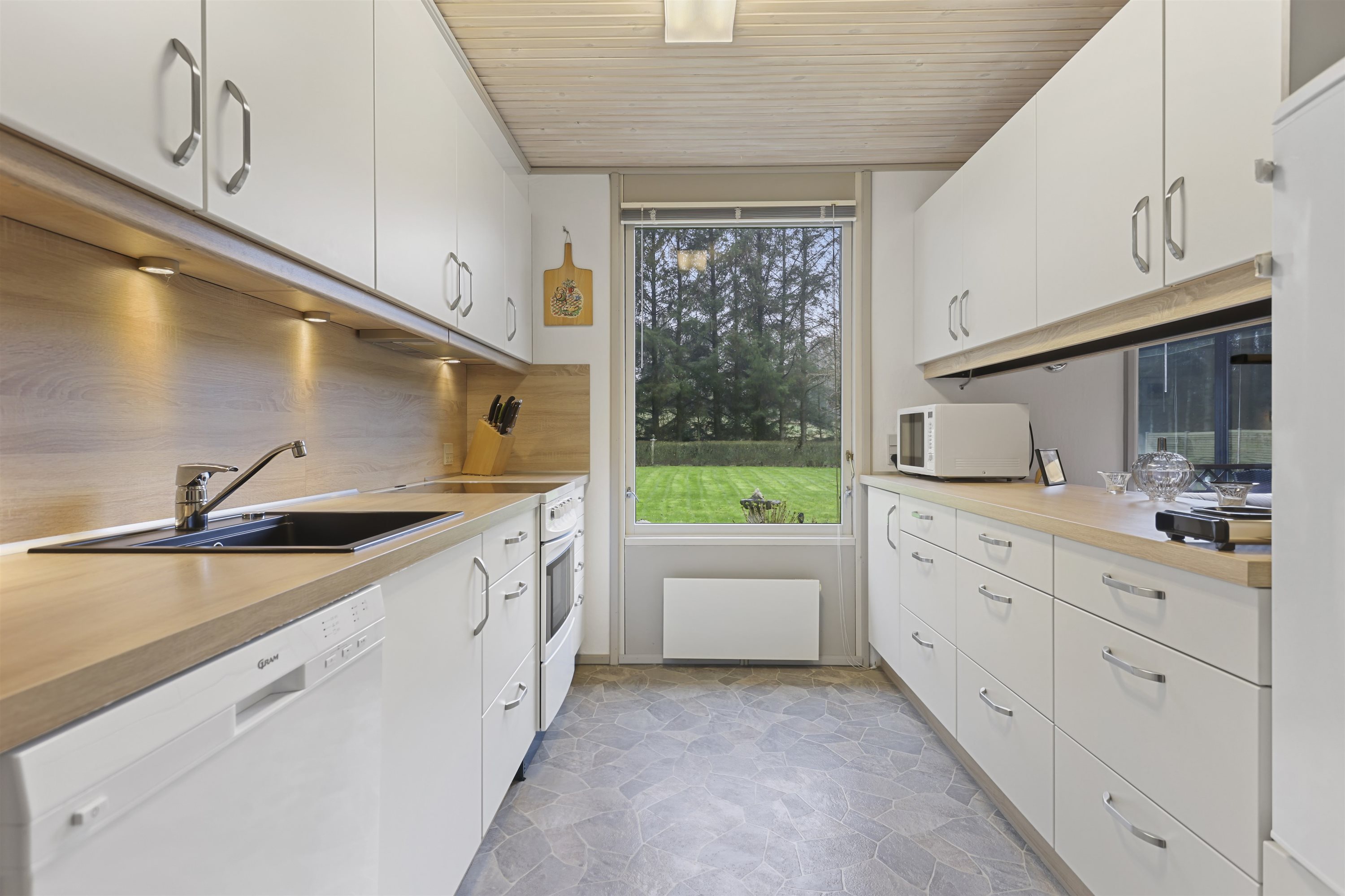 Fremhævet køkken billede i fuldskærmstilstand. Billede af Møllevej 13, Lyngså, 9300 Sæby