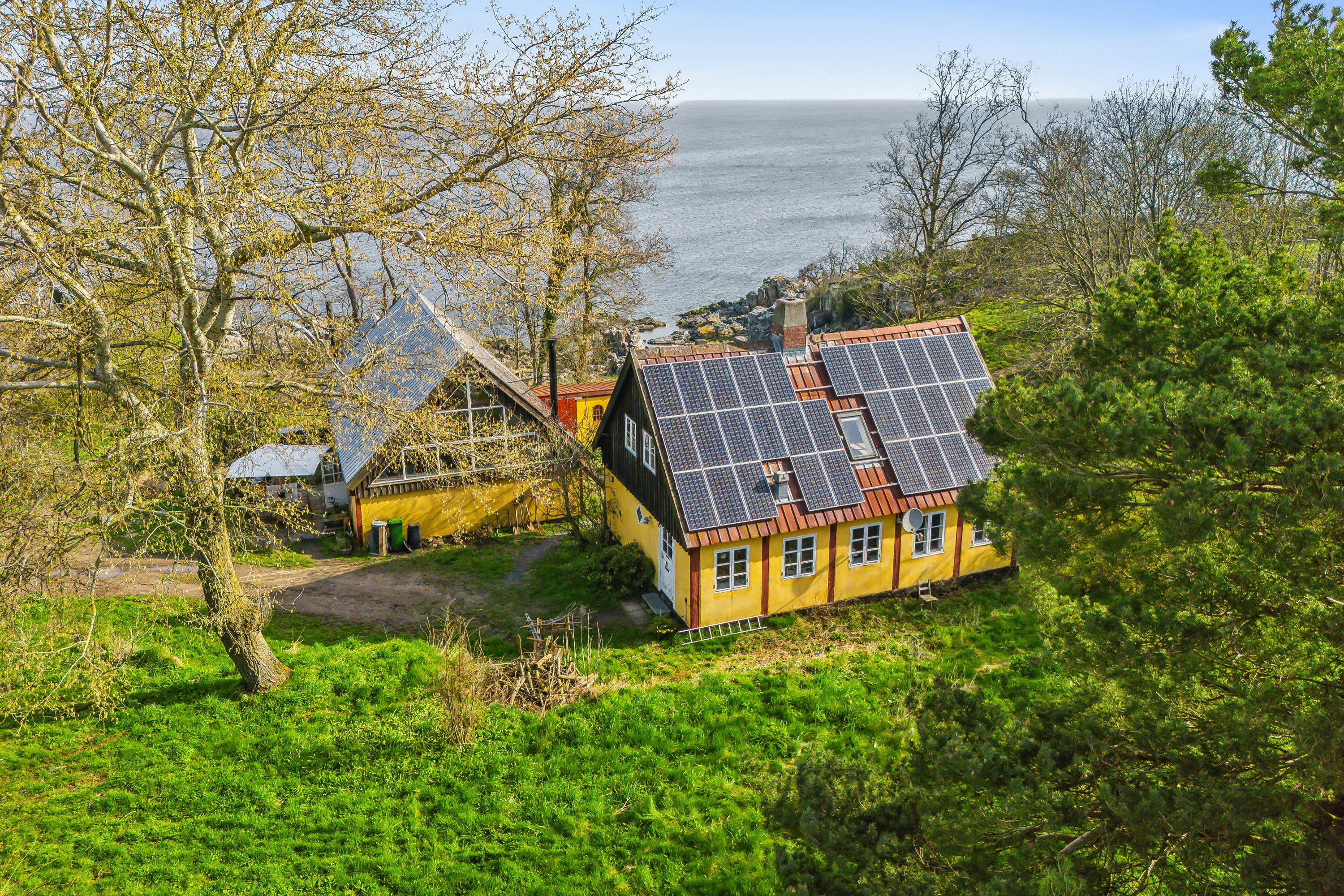 Fremhævet luftfoto billede i fuldskærmstilstand. Billede af Randkløvevej 28, Saltuna, 3751 Østermarie