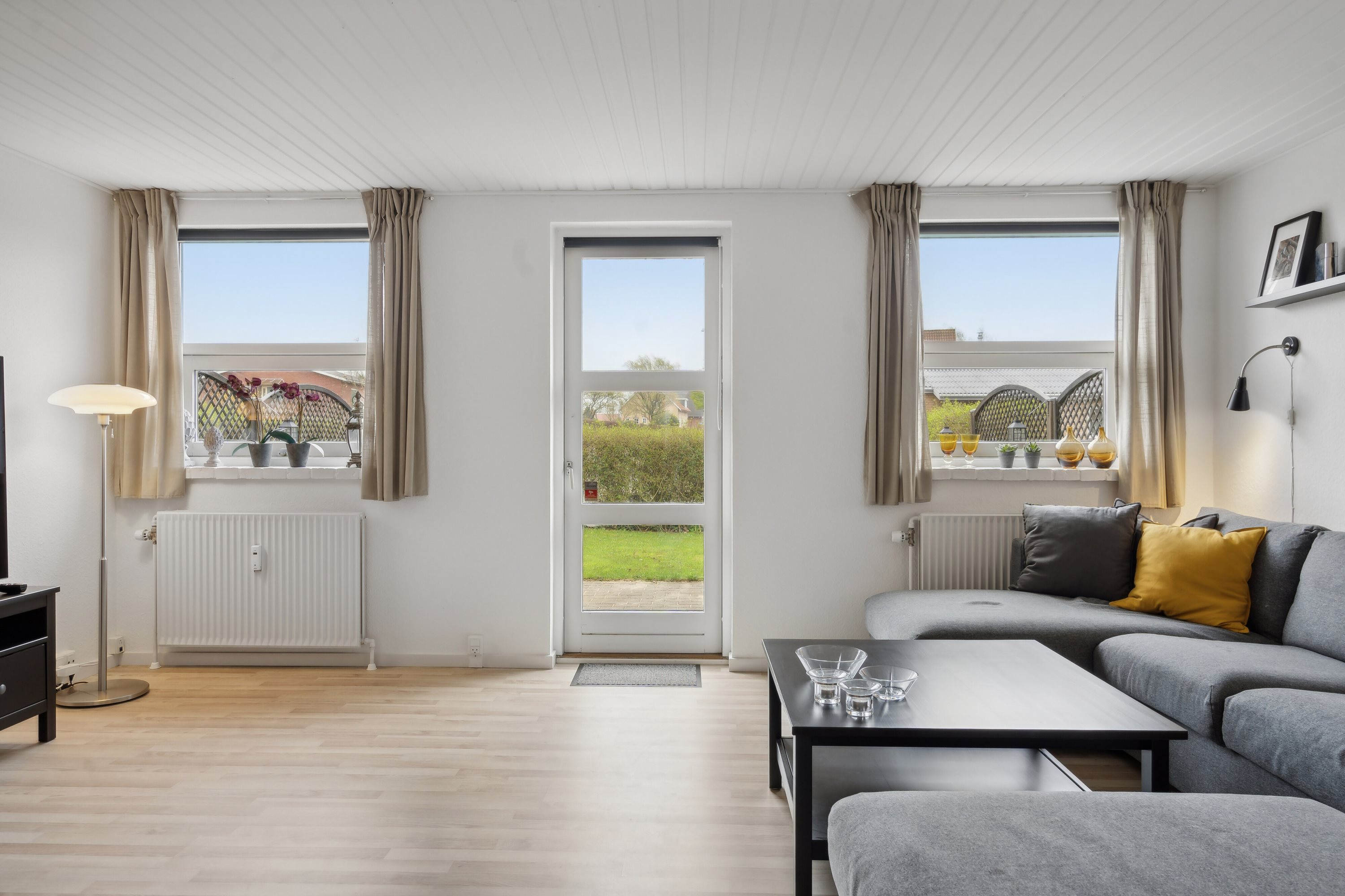 Fremhævet stue billede i fuldskærmstilstand. Billede af Kobberbæksvej 75A, 5700 Svendborg