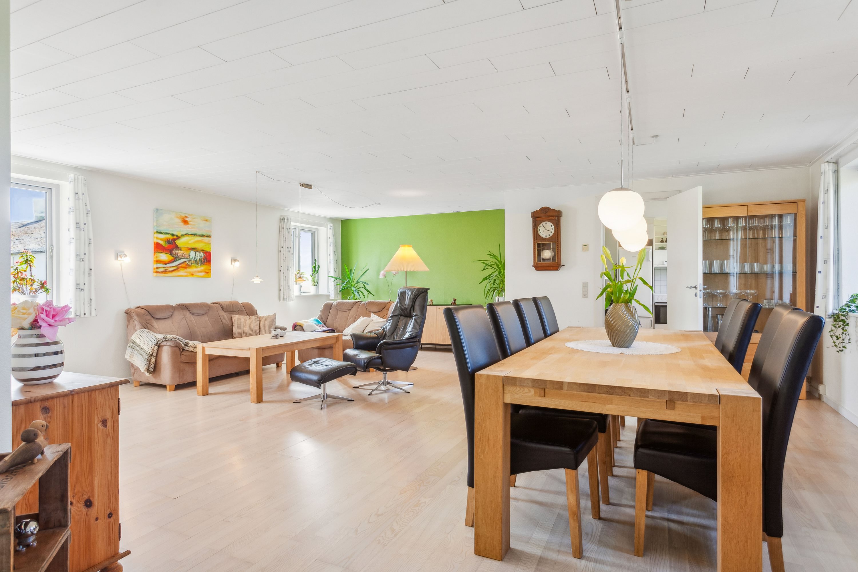 Fremhævet stue billede i fuldskærmstilstand. Billede af Øksenhøjvej 19, Lime, 8544 Mørke