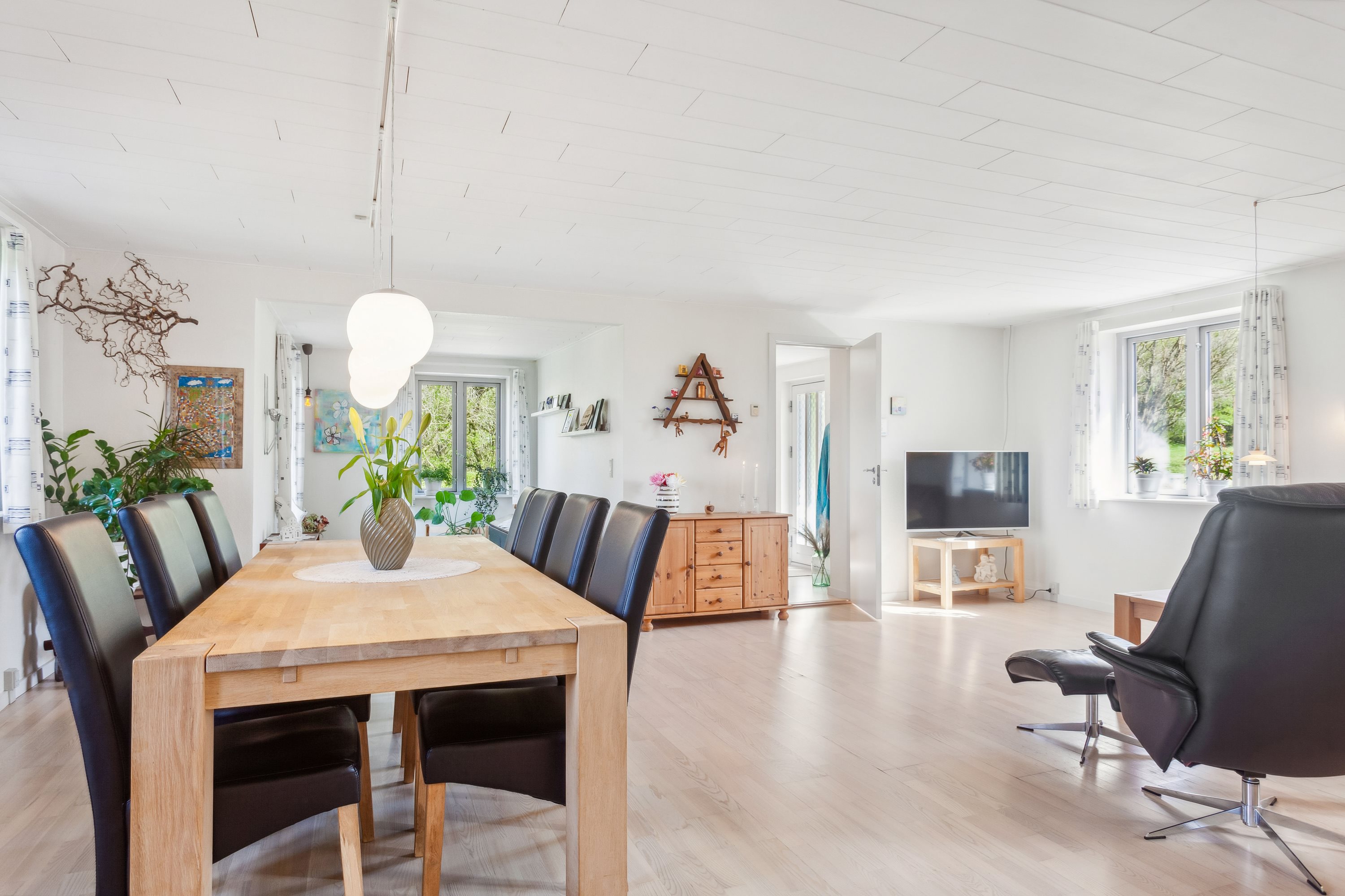 Fremhævet alrum billede i fuldskærmstilstand. Billede af Øksenhøjvej 19, Lime, 8544 Mørke