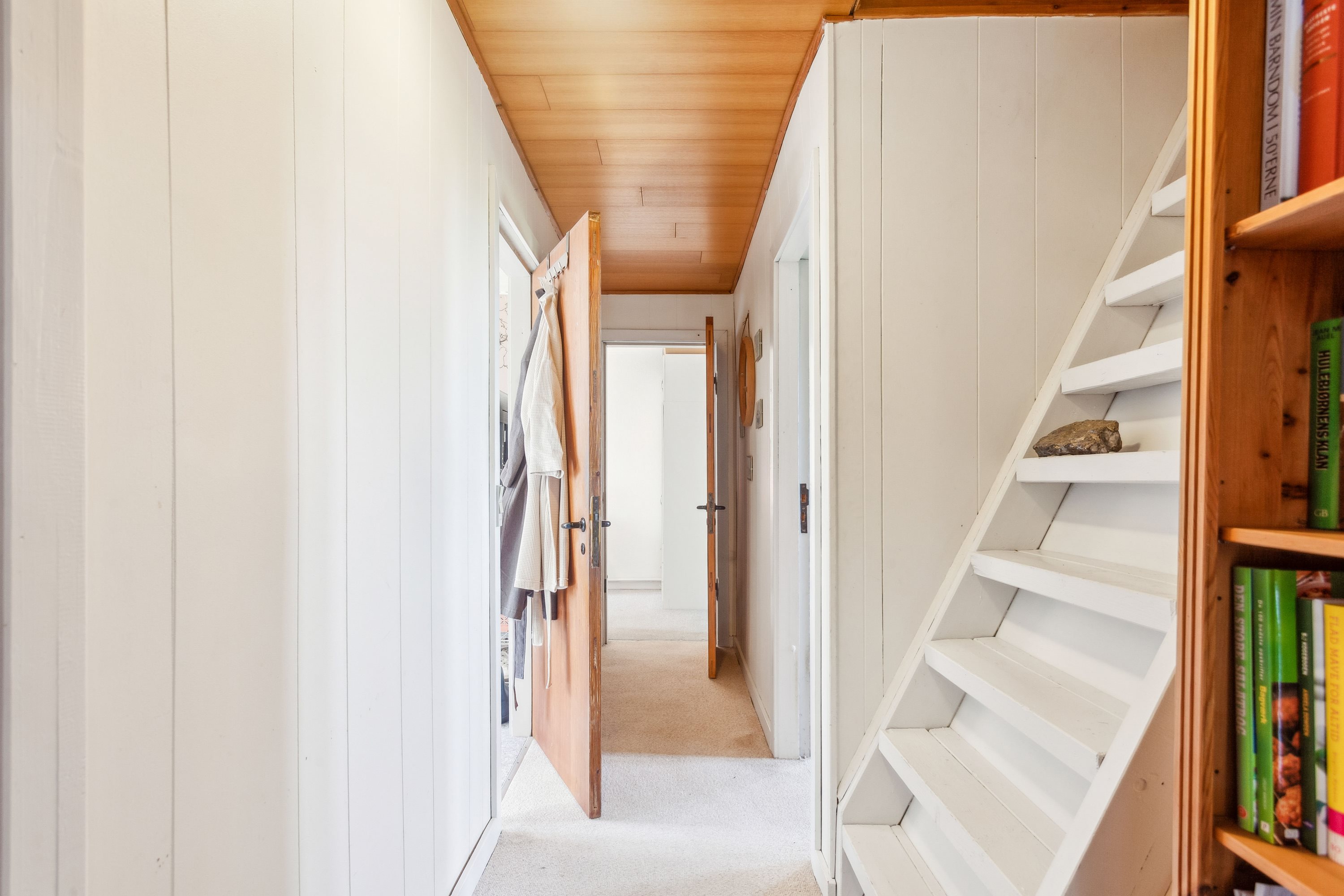 Fremhævet gang billede i fuldskærmstilstand. Billede af Øksenhøjvej 19, Lime, 8544 Mørke