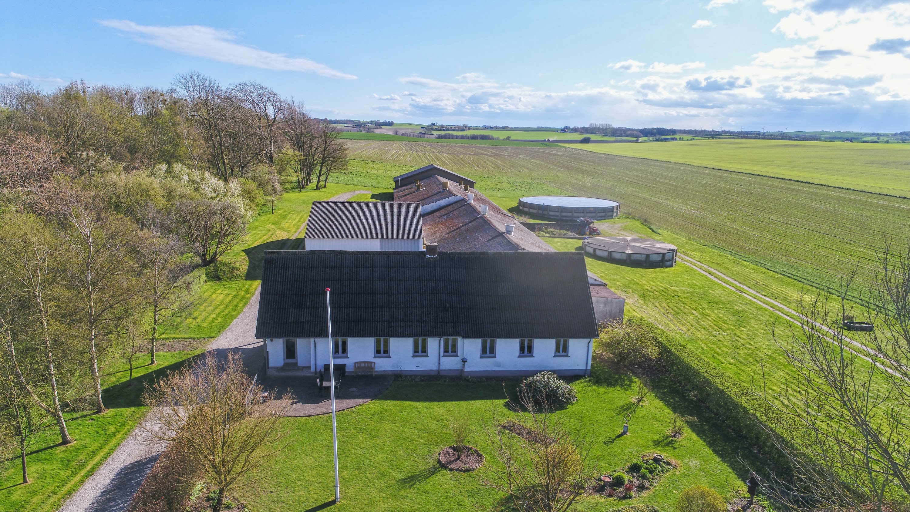 Fremhævet luftfoto billede i fuldskærmstilstand. Billede af Øksenhøjvej 19, Lime, 8544 Mørke