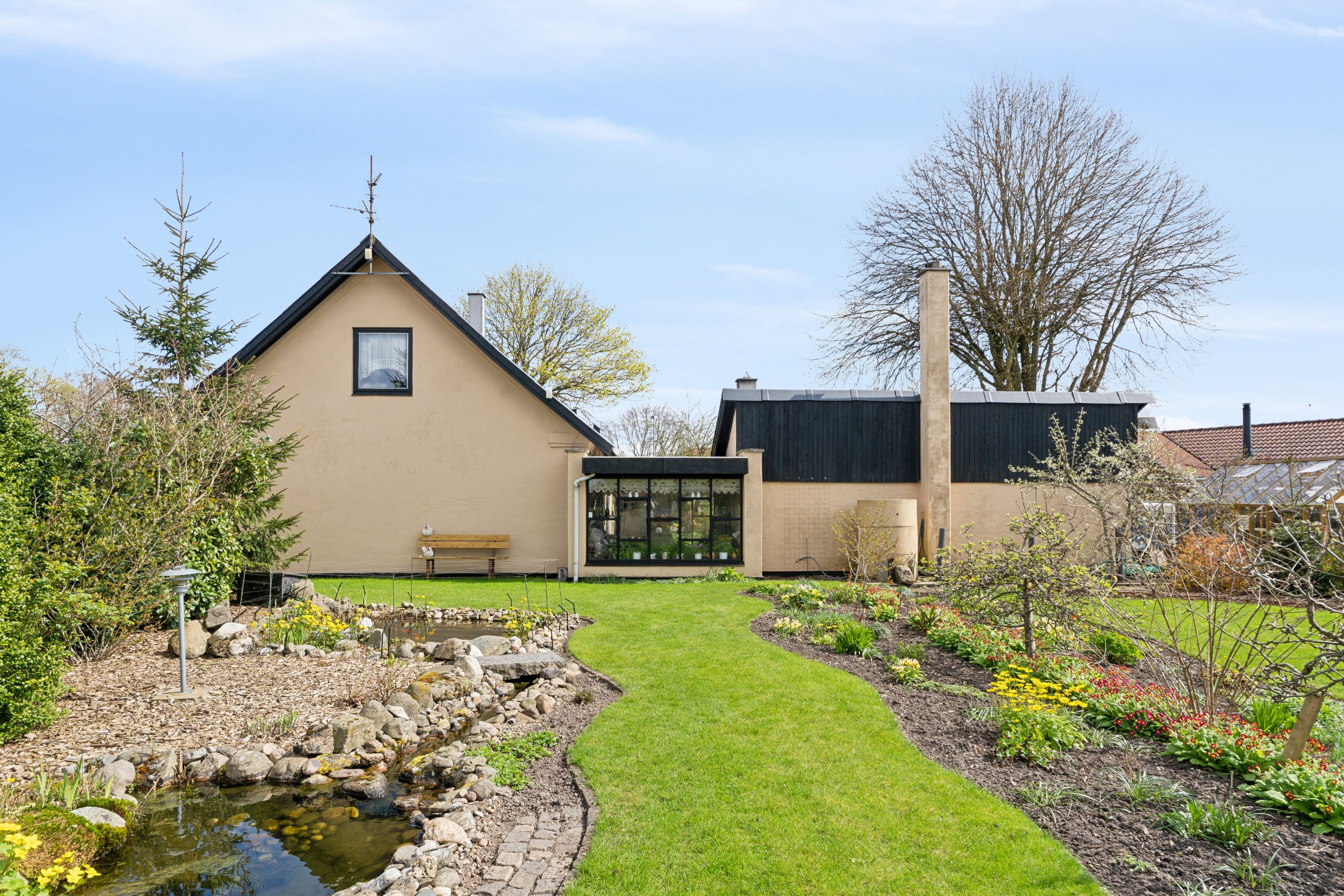 Fremhævet udendørs billede i fuldskærmstilstand. Billede af Bangsvej 2, 7430 Ikast