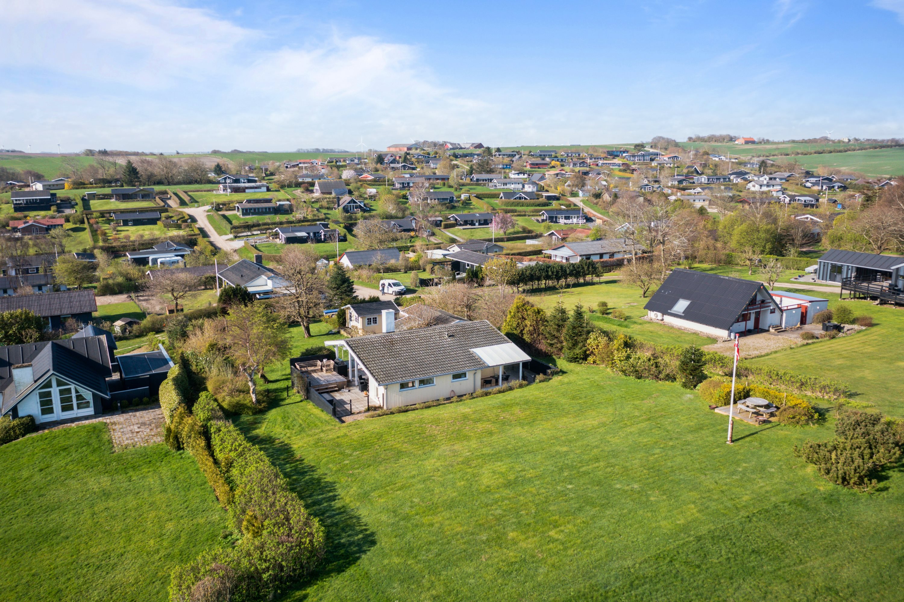 Fremhævet luftfoto billede i fuldskærmstilstand. Billede af Stranddalen 95, Eskov, 7870 Roslev