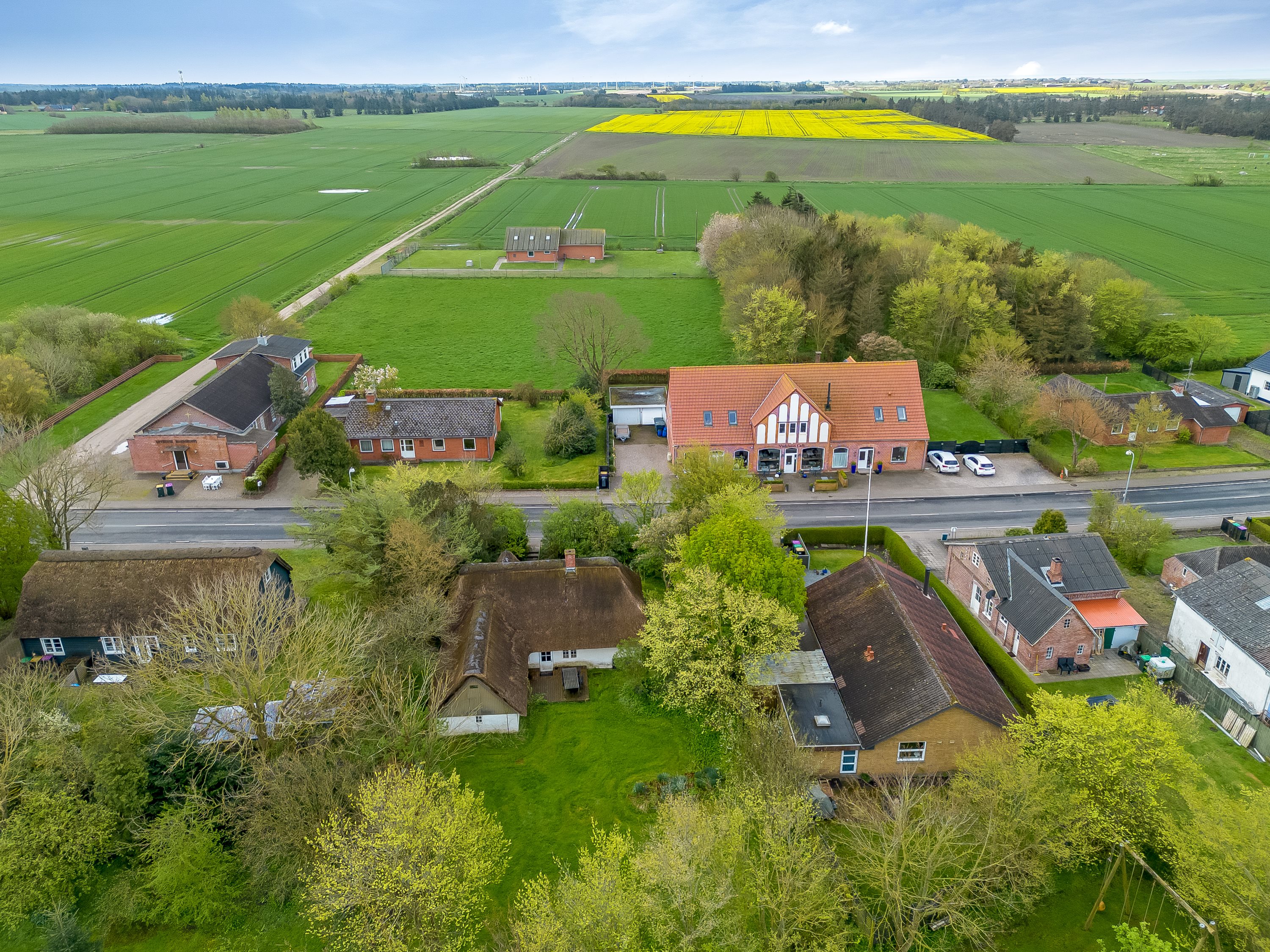 Fremhævet luftfoto billede i fuldskærmstilstand. Billede af Byvej 53, Ballum, 6261 Bredebro