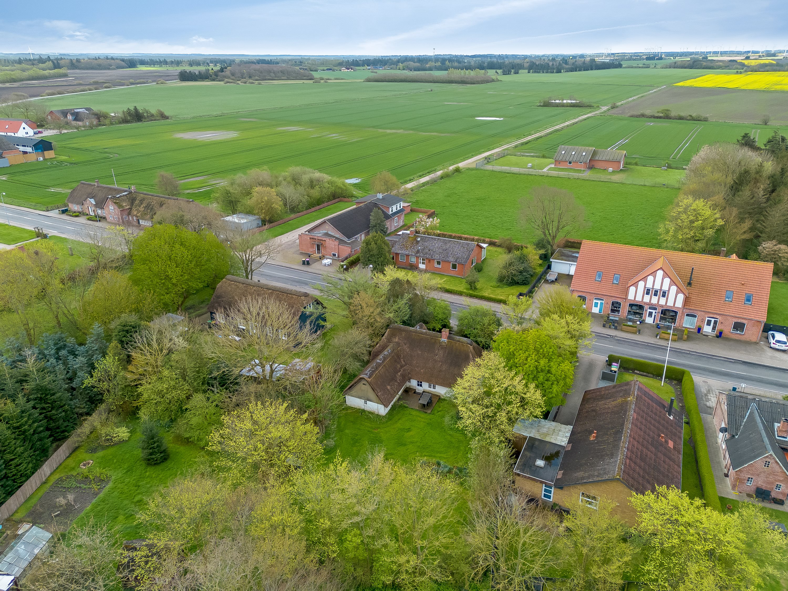 Fremhævet luftfoto billede i fuldskærmstilstand. Billede af Byvej 53, Ballum, 6261 Bredebro