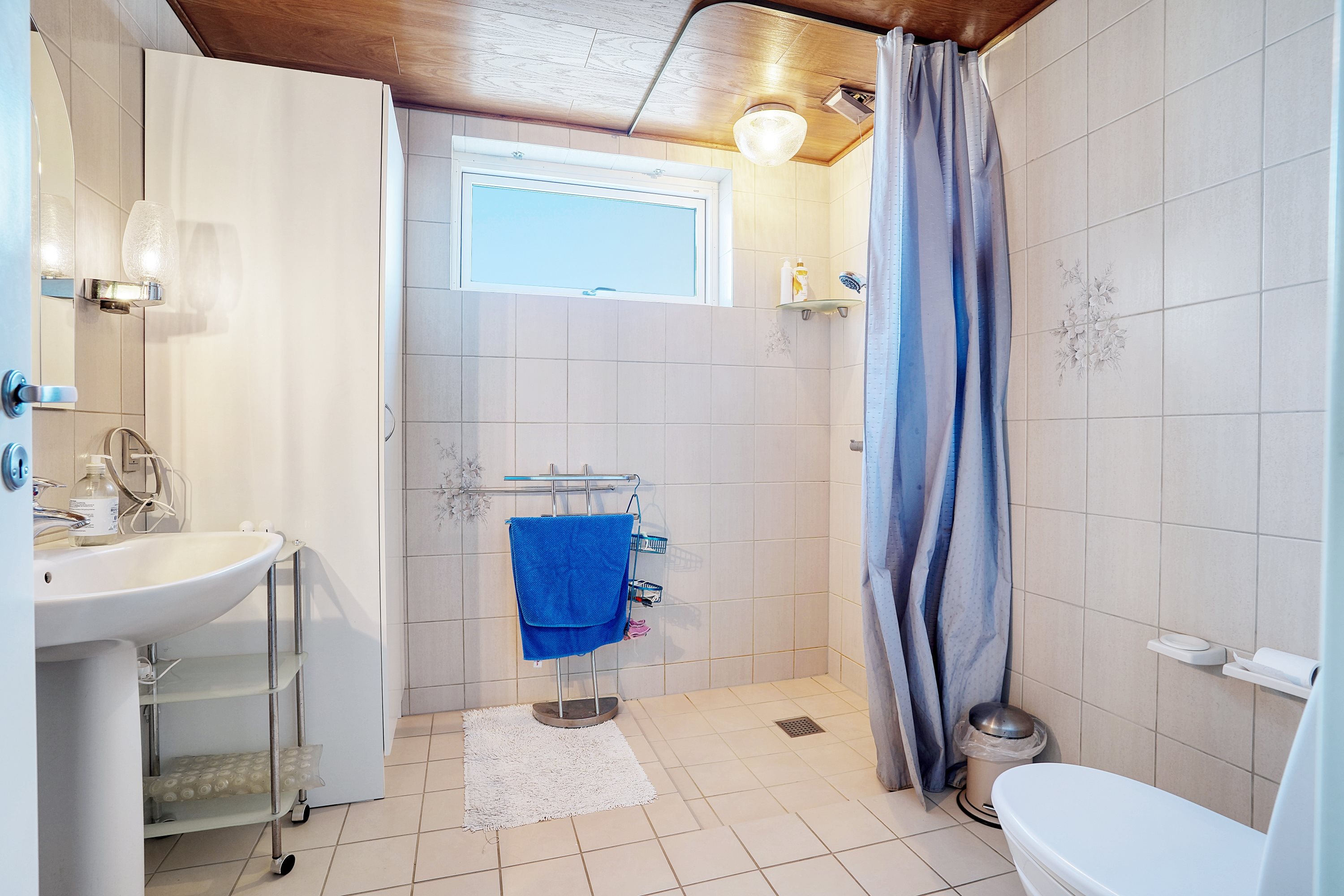 Fremhævet badeværelse billede i fuldskærmstilstand. Billede af Engvangen 22, 2680 Solrød Strand