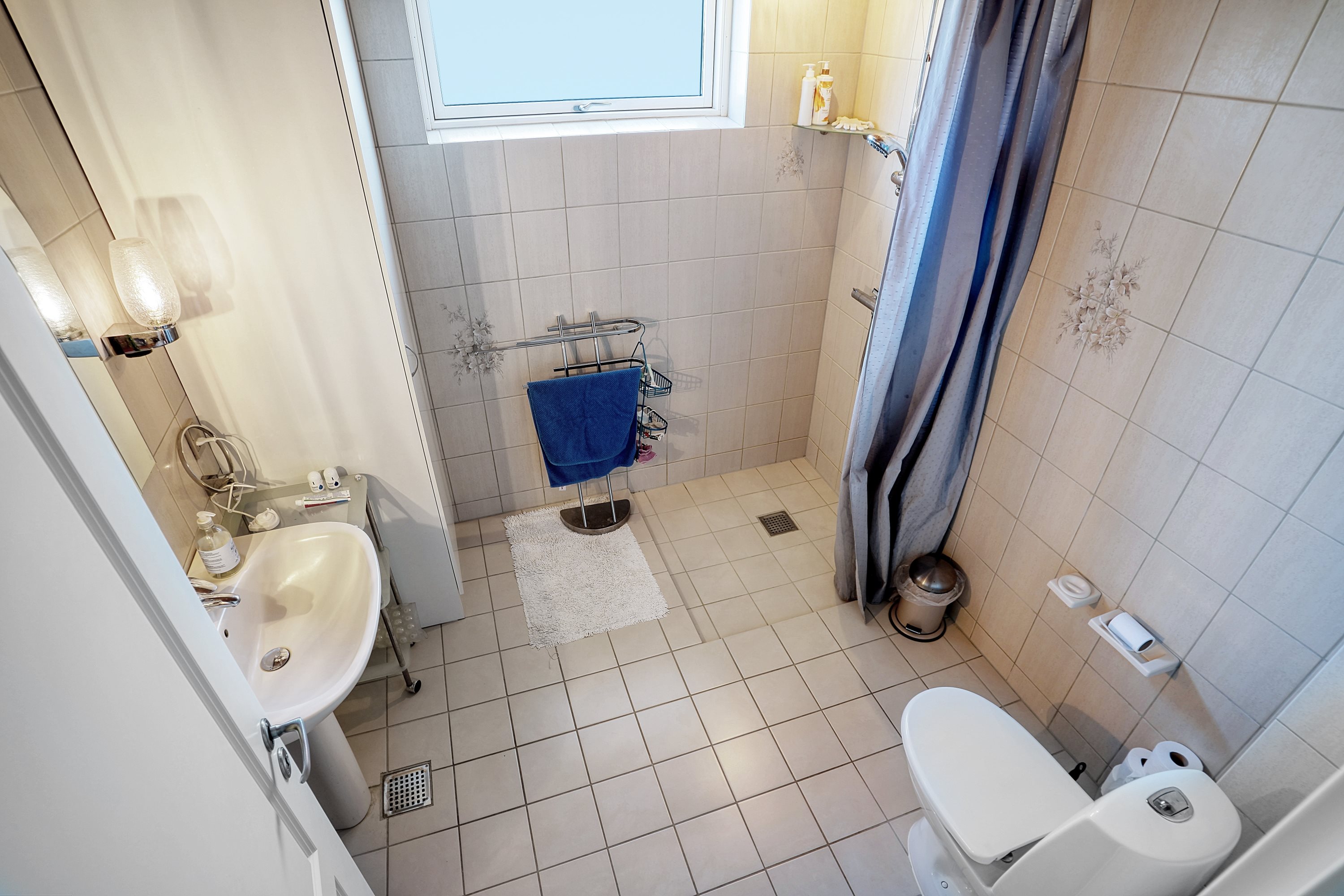 Fremhævet badeværelse billede i fuldskærmstilstand. Billede af Engvangen 22, 2680 Solrød Strand