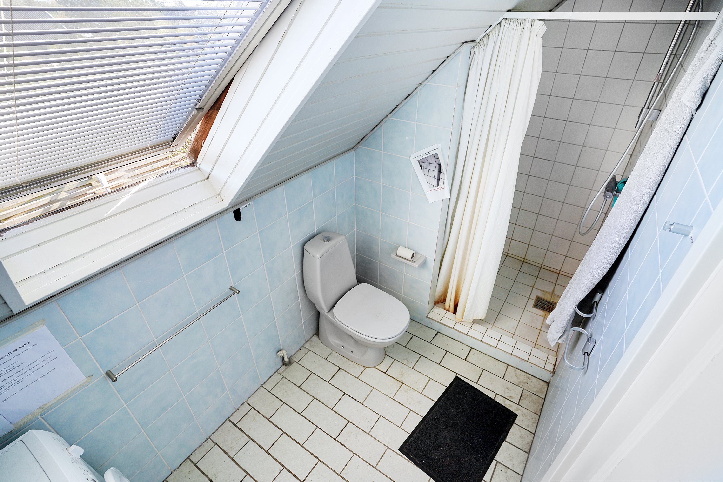 Fremhævet badeværelse billede i fuldskærmstilstand. Billede af Engvangen 22, 2680 Solrød Strand