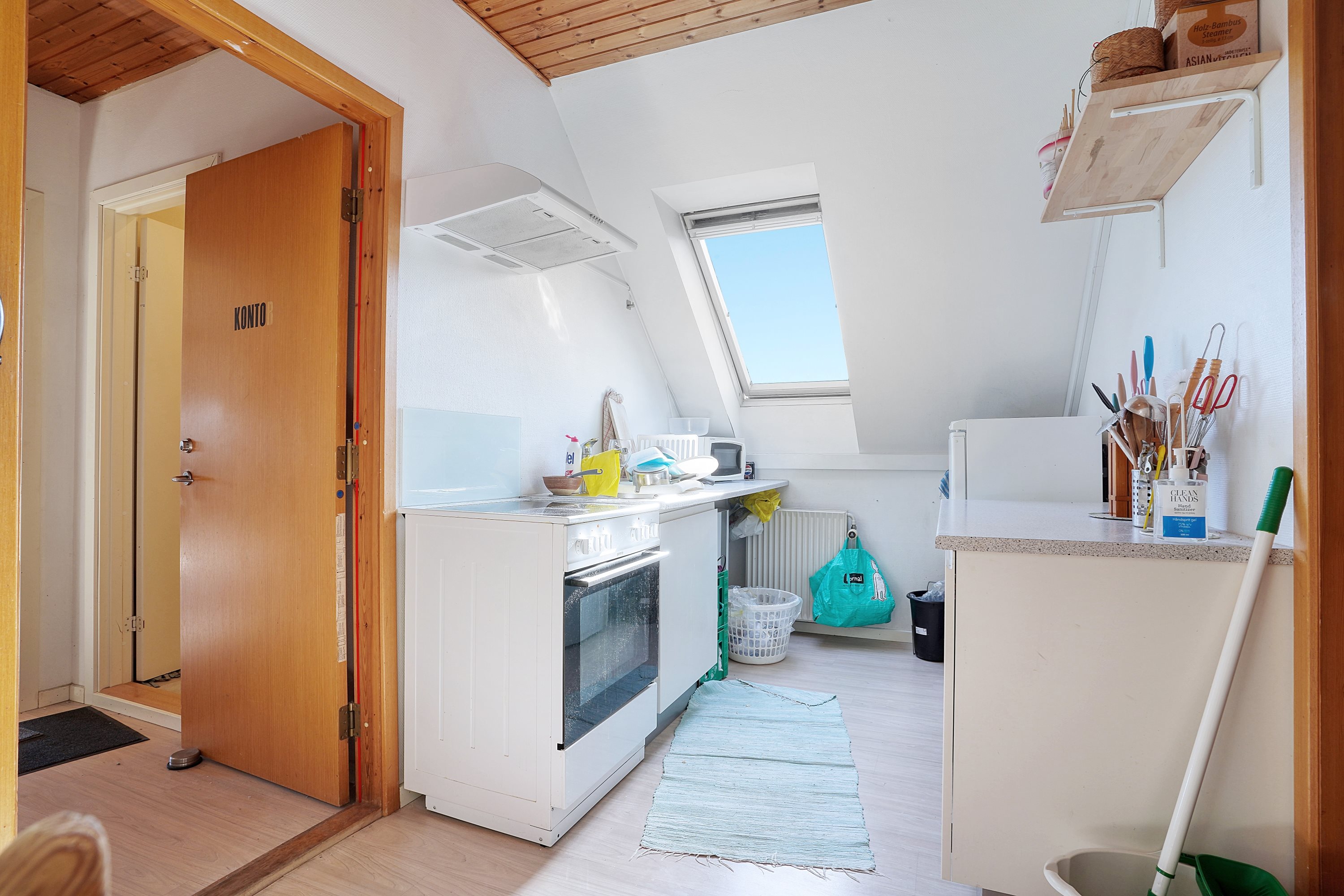 Fremhævet køkken billede i fuldskærmstilstand. Billede af Engvangen 22, 2680 Solrød Strand