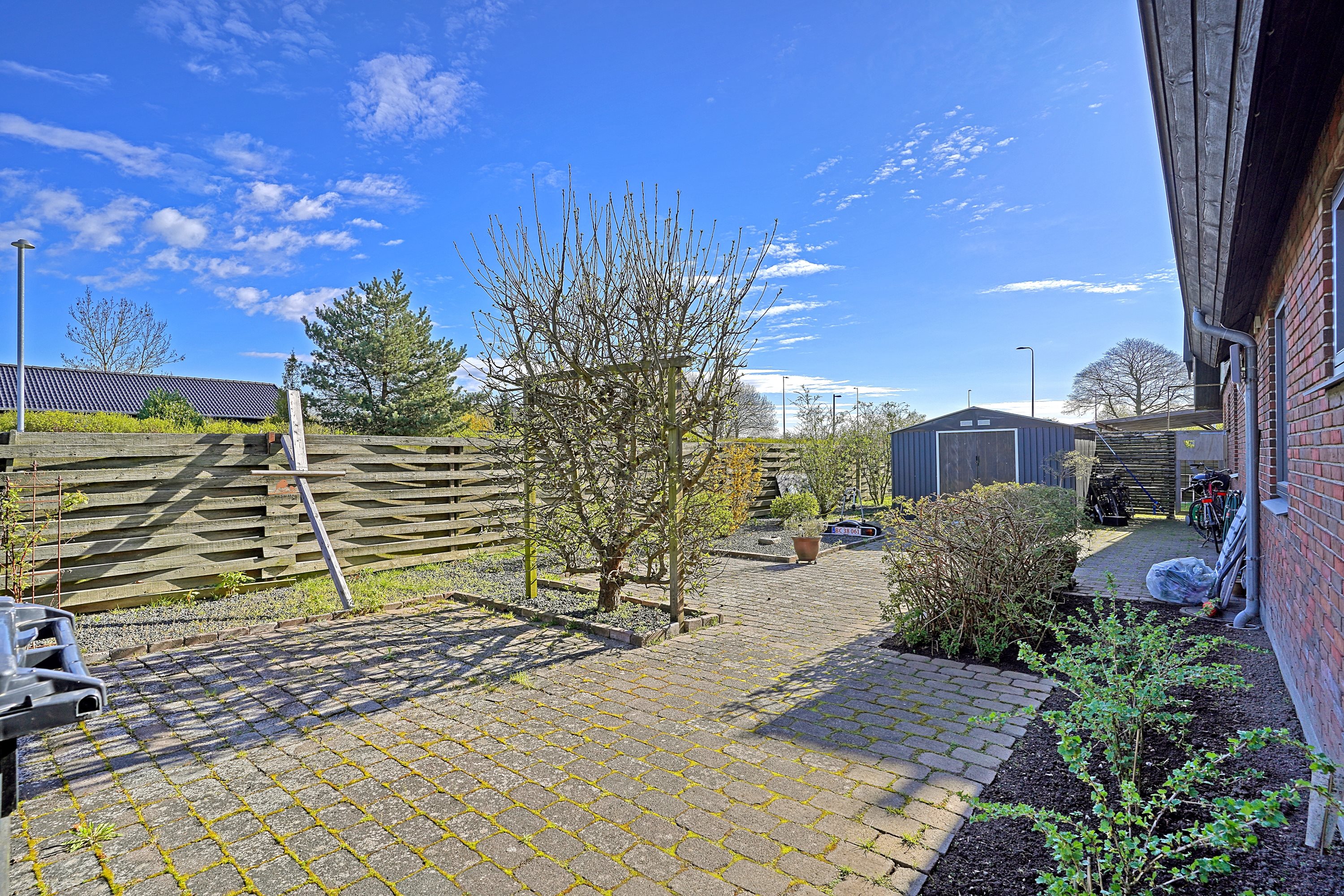 Miniaturebillede 2: terrasse. Billede af Engvangen 22, 2680 Solrød Strand