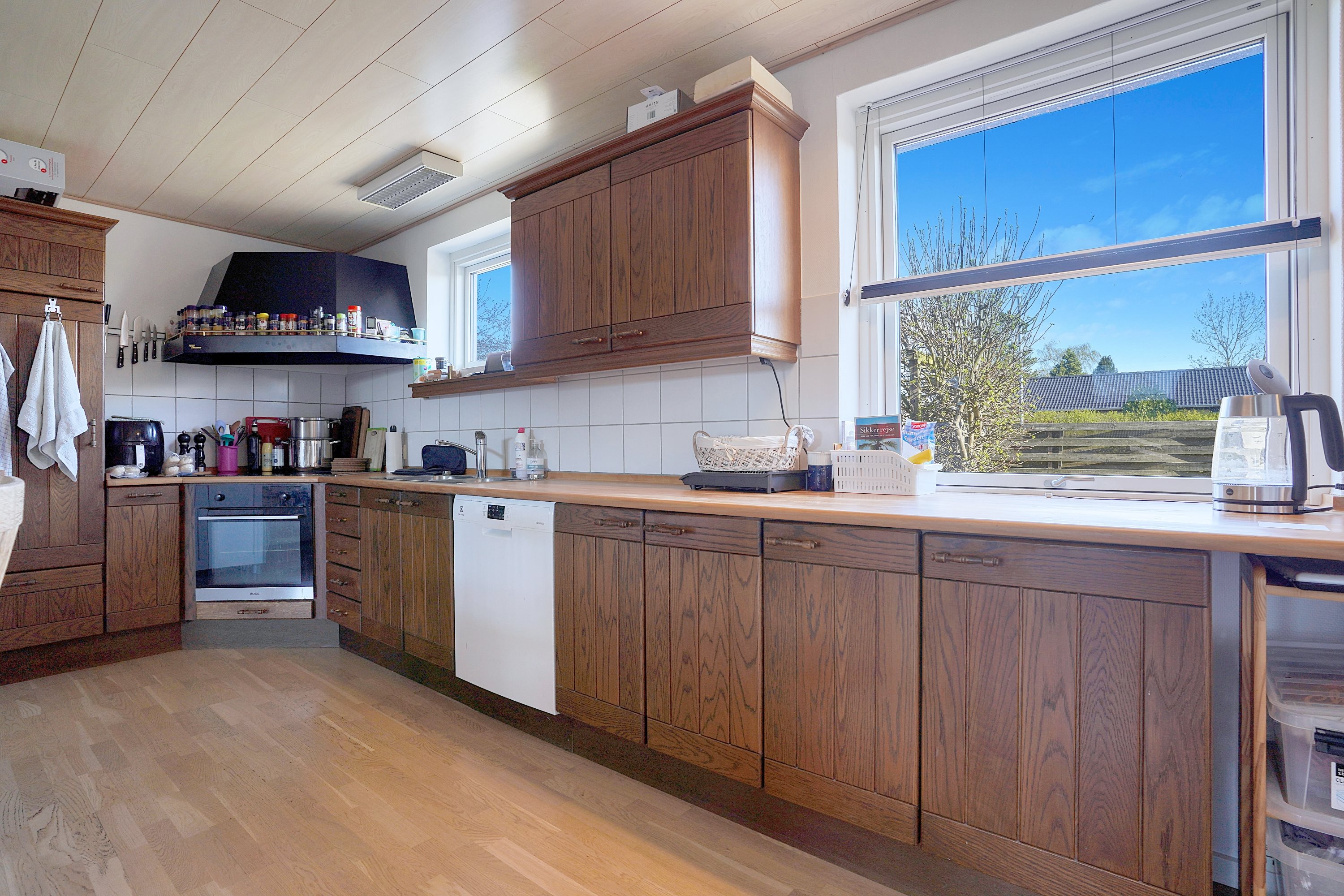 Fremhævet køkken billede i fuldskærmstilstand. Billede af Engvangen 22, 2680 Solrød Strand