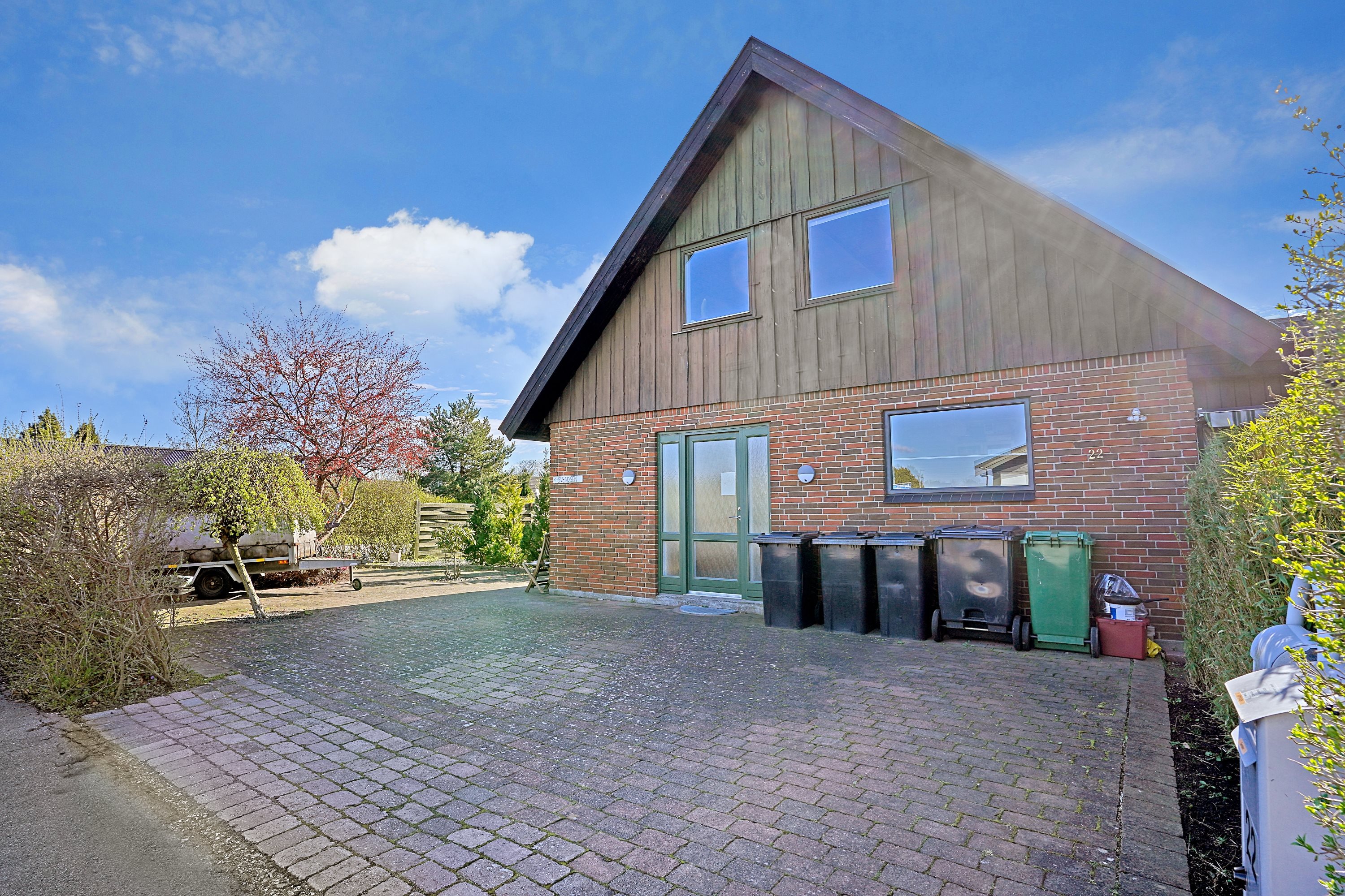 Fremhævet terrasse billede i fuldskærmstilstand. Billede af Engvangen 22, 2680 Solrød Strand