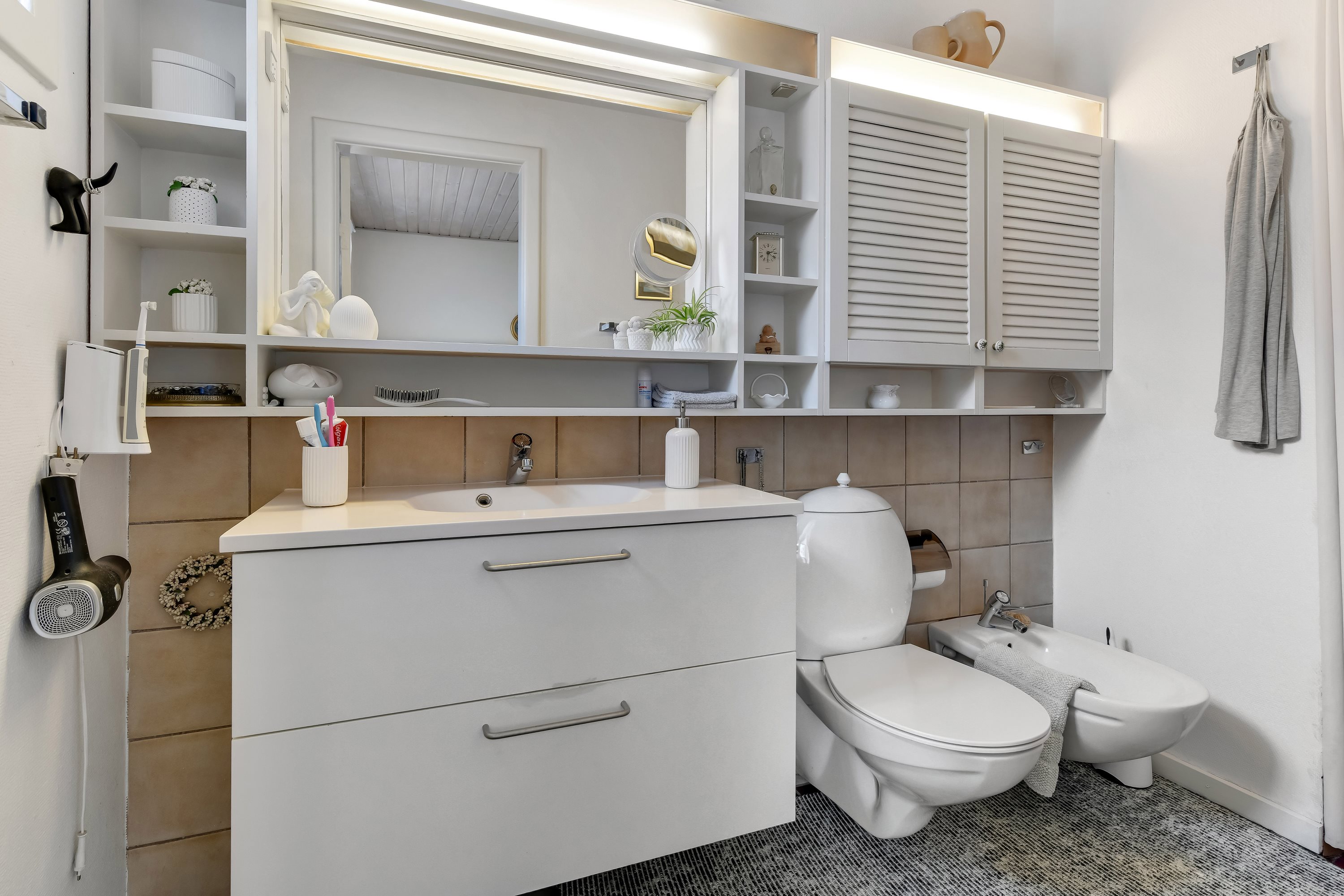 Fremhævet toilet billede i fuldskærmstilstand. Billede af Østre Alle 10, 7200 Grindsted