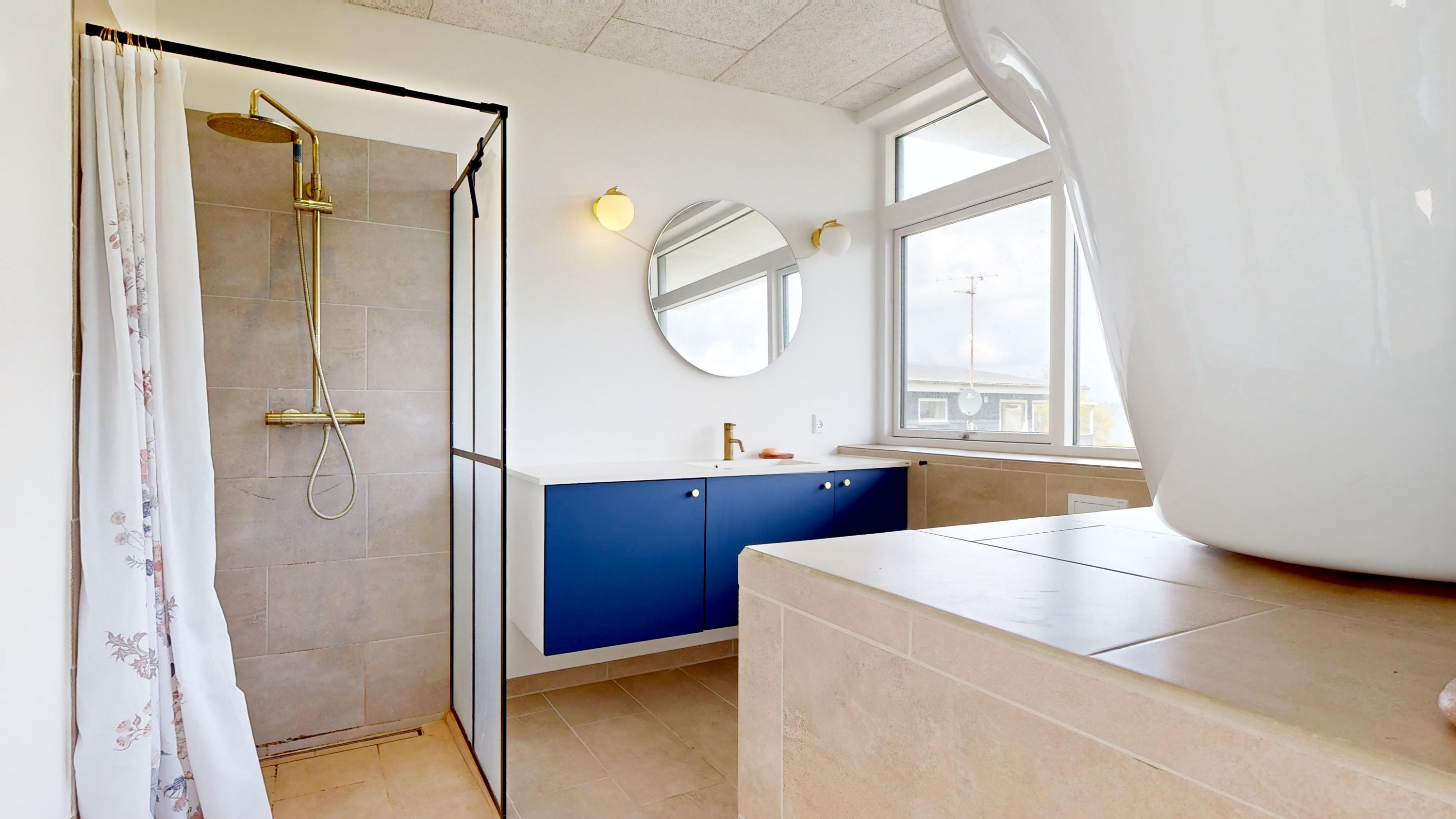 Fremhævet badeværelse billede i fuldskærmstilstand. Billede af Strandvejen 62, Hjarbæk, 8831 Løgstrup