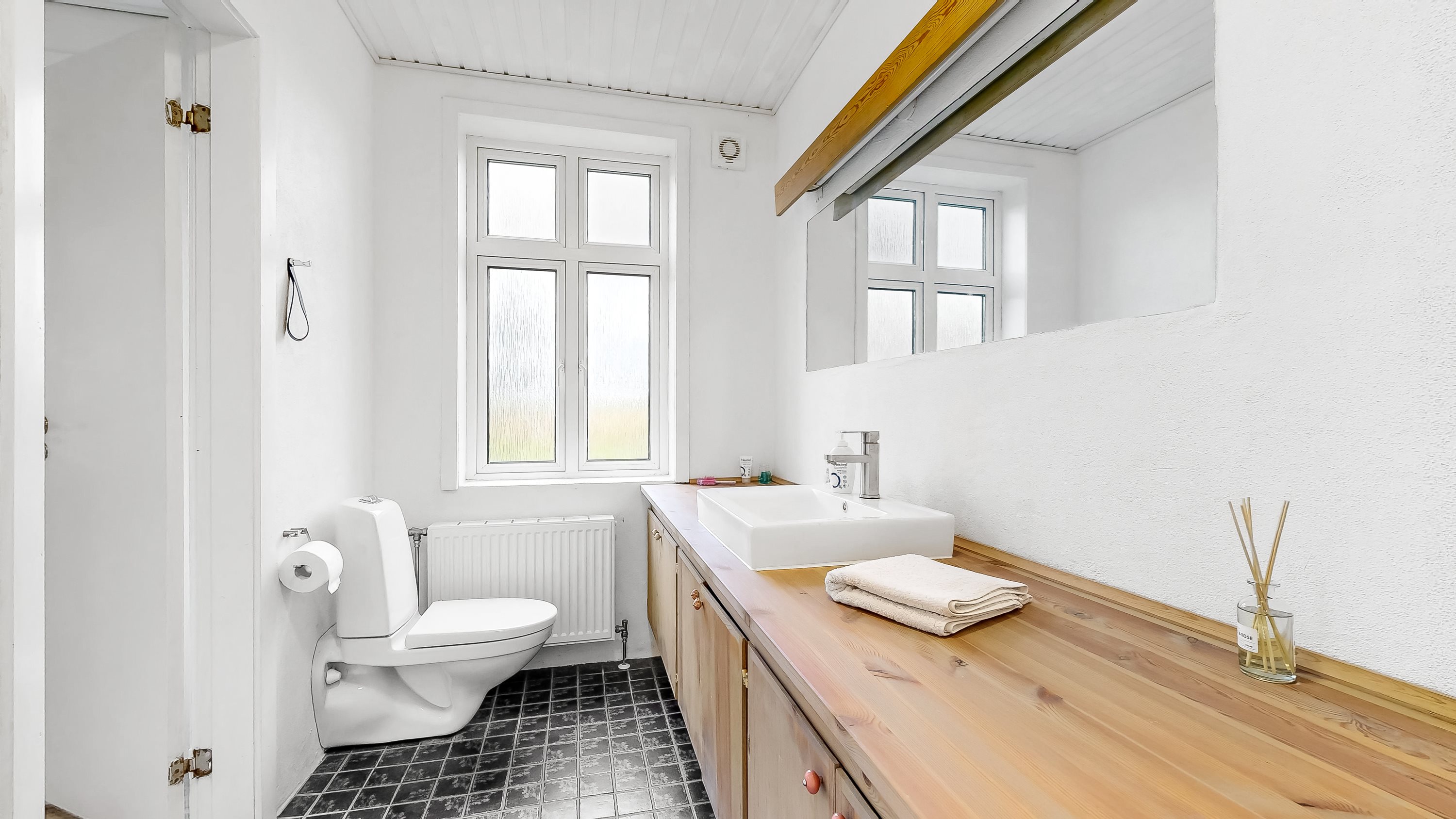 Fremhævet badeværelse billede i fuldskærmstilstand. Billede af Dåsbjergvej 48, Fly, 7800 Skive