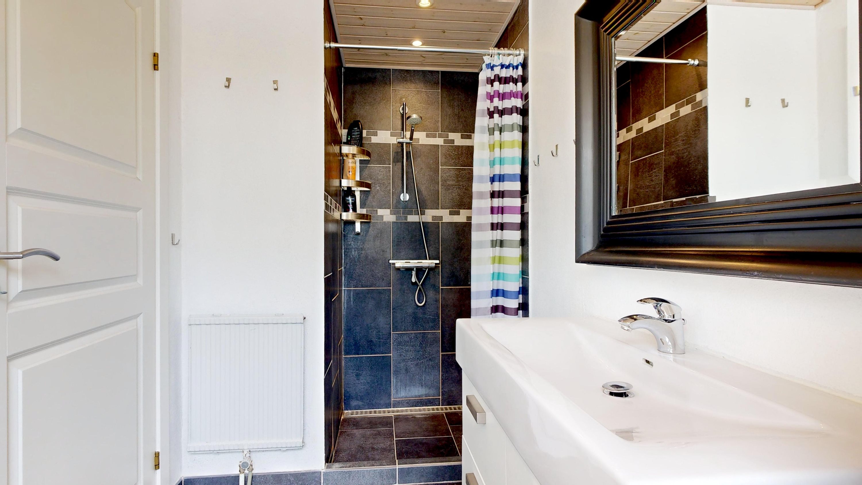 Fremhævet badeværelse billede i fuldskærmstilstand. Billede af Korsbakken 10, Rødding, 8830 Tjele