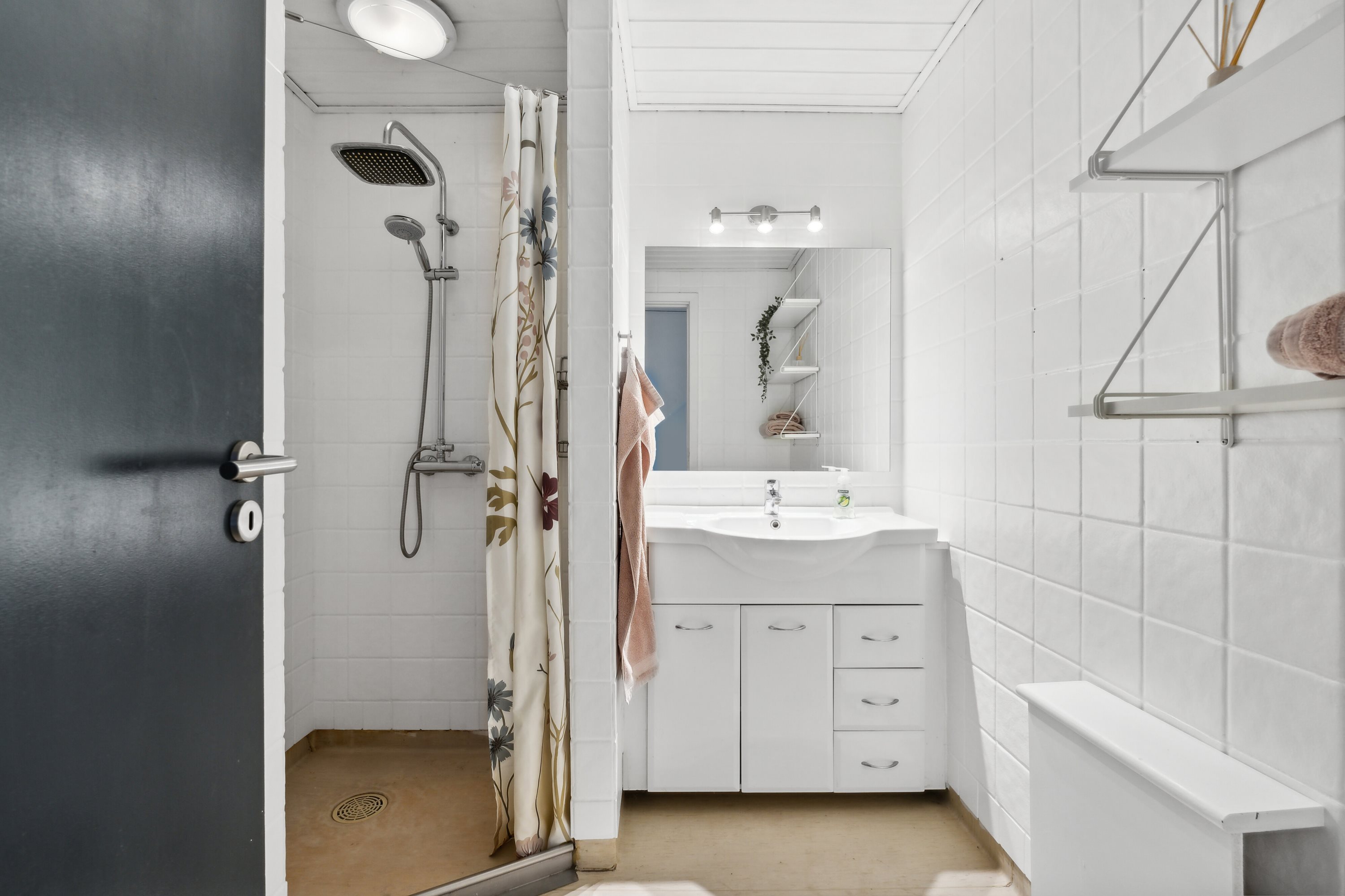 Fremhævet badeværelse billede i fuldskærmstilstand. Billede af Nørregade 82, 1., 9870 Sindal