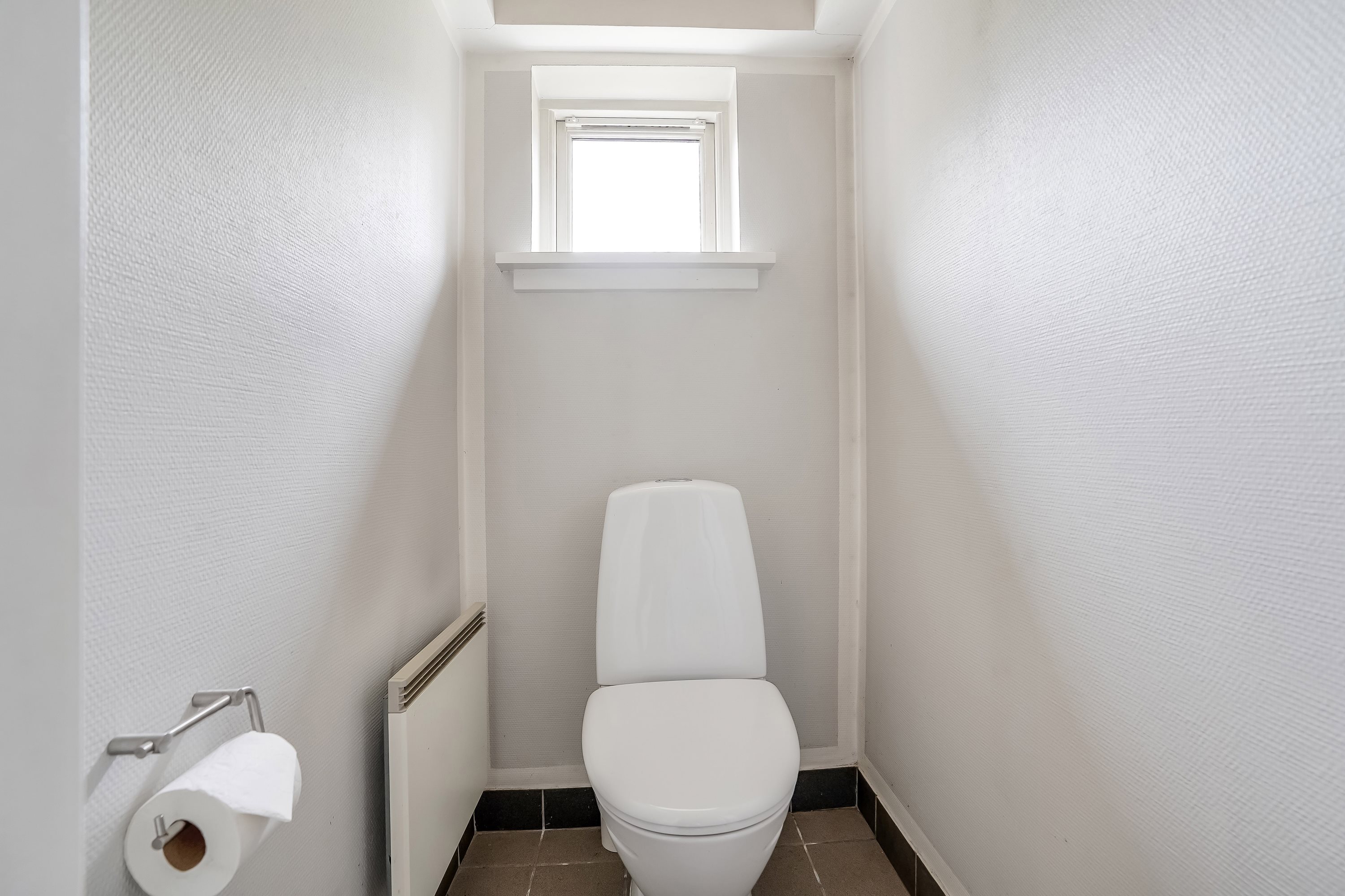 Fremhævet toilet billede i fuldskærmstilstand. Billede af Møllebakken 66, 5690 Tommerup