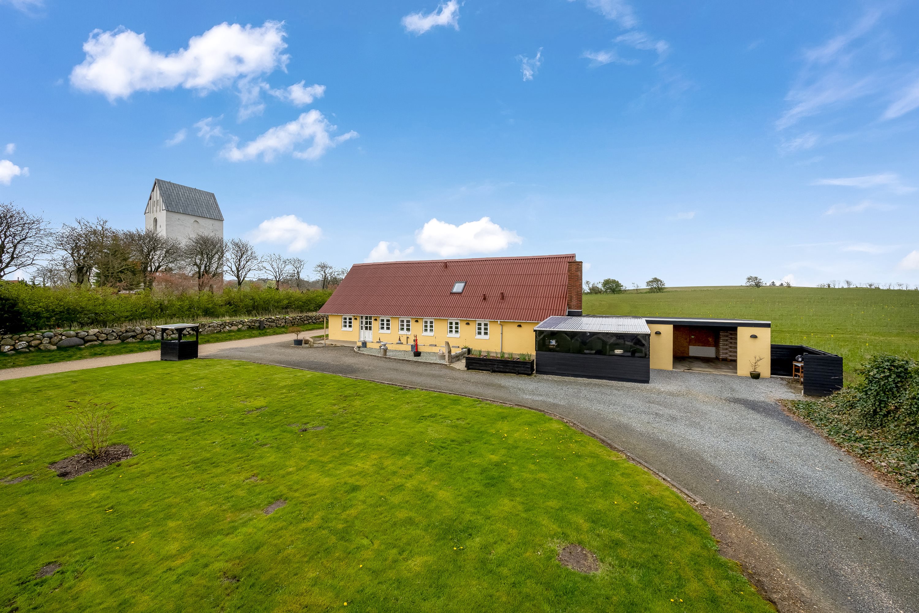 Fremhævet facade billede i fuldskærmstilstand. Billede af Kildsigvej 25, Br Kirkeby, 6971 Spjald