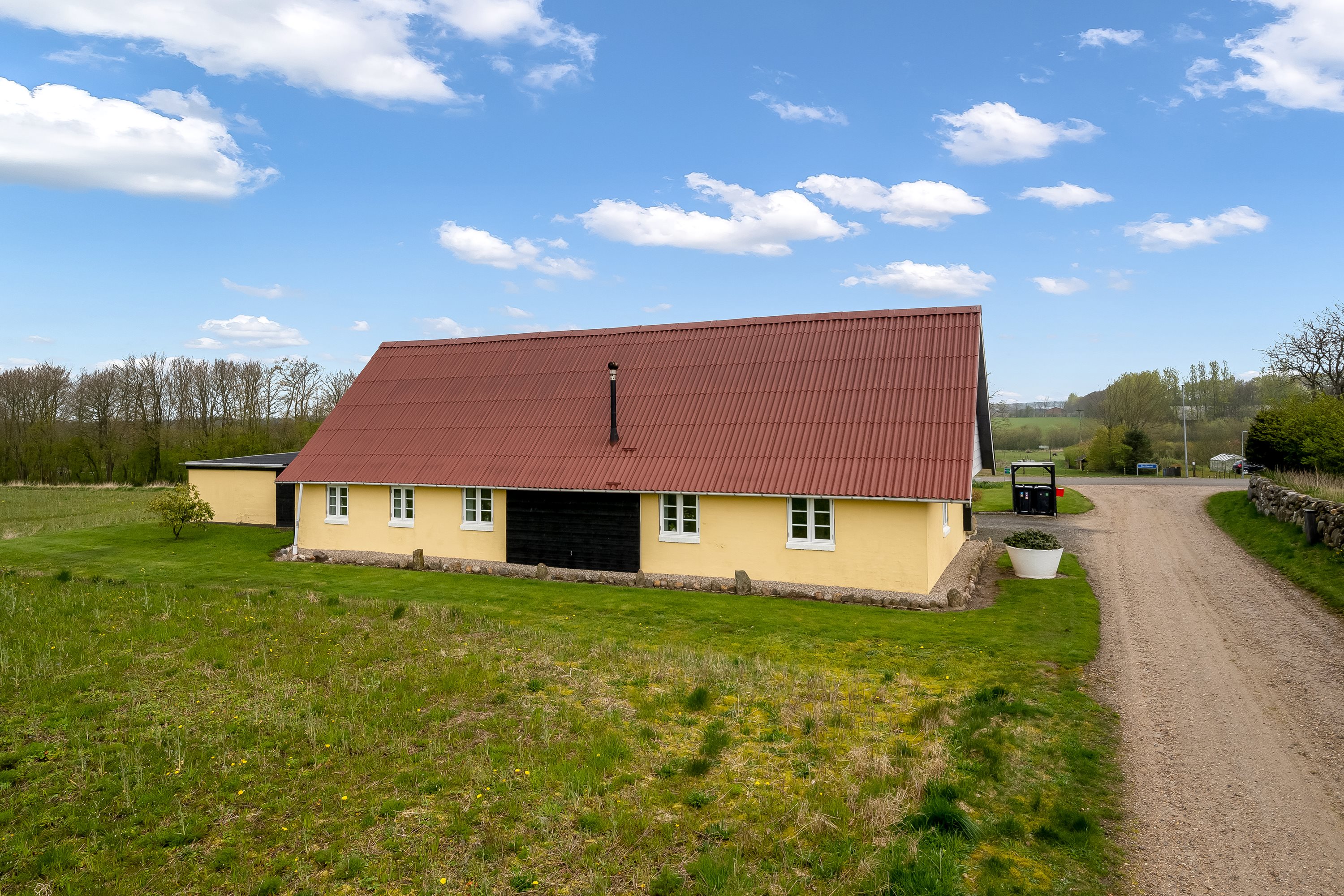 Fremhævet facade billede i fuldskærmstilstand. Billede af Kildsigvej 25, Br Kirkeby, 6971 Spjald