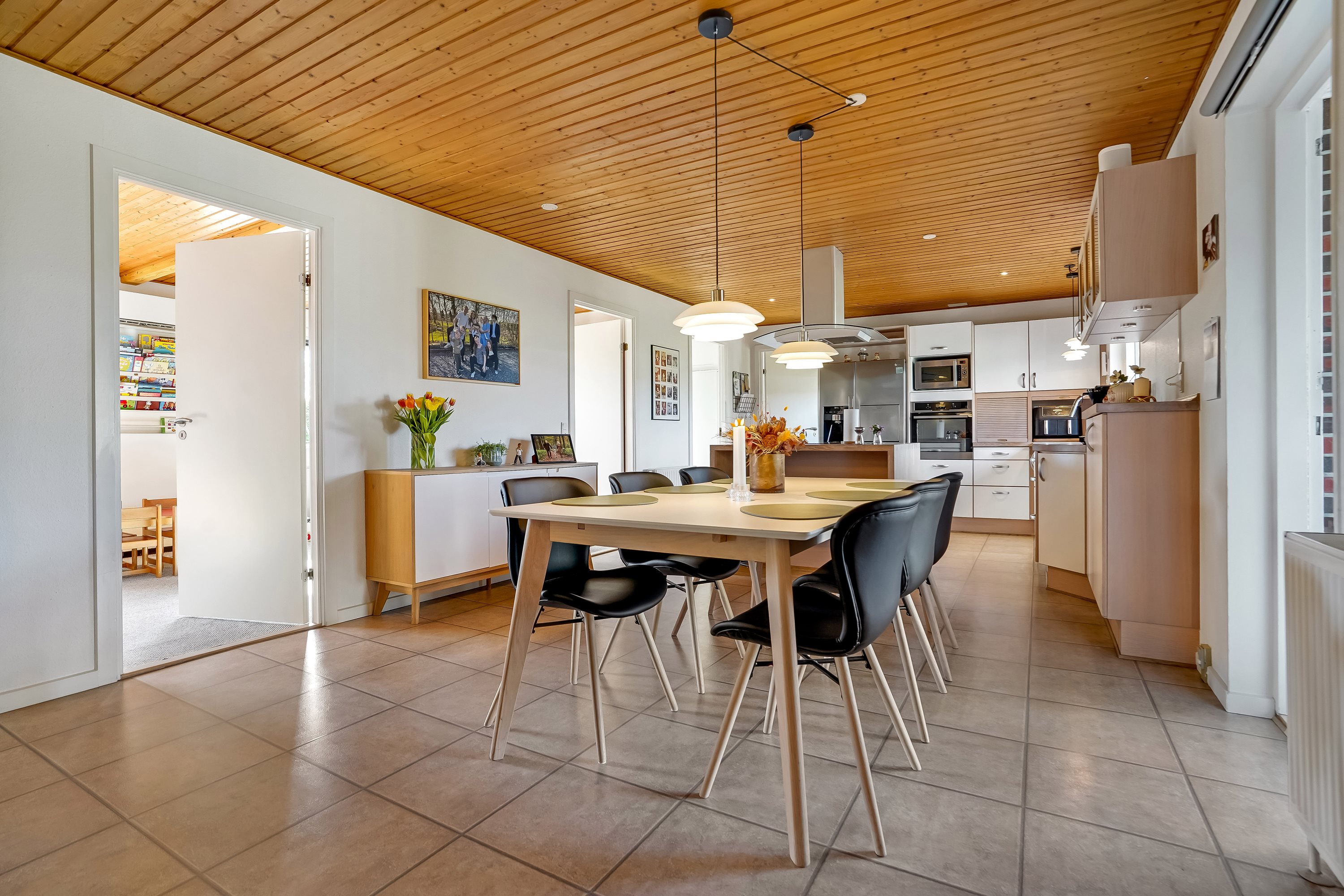 Fremhævet stue billede i fuldskærmstilstand. Billede af Bøgevej 6, Aale, 7160 Tørring