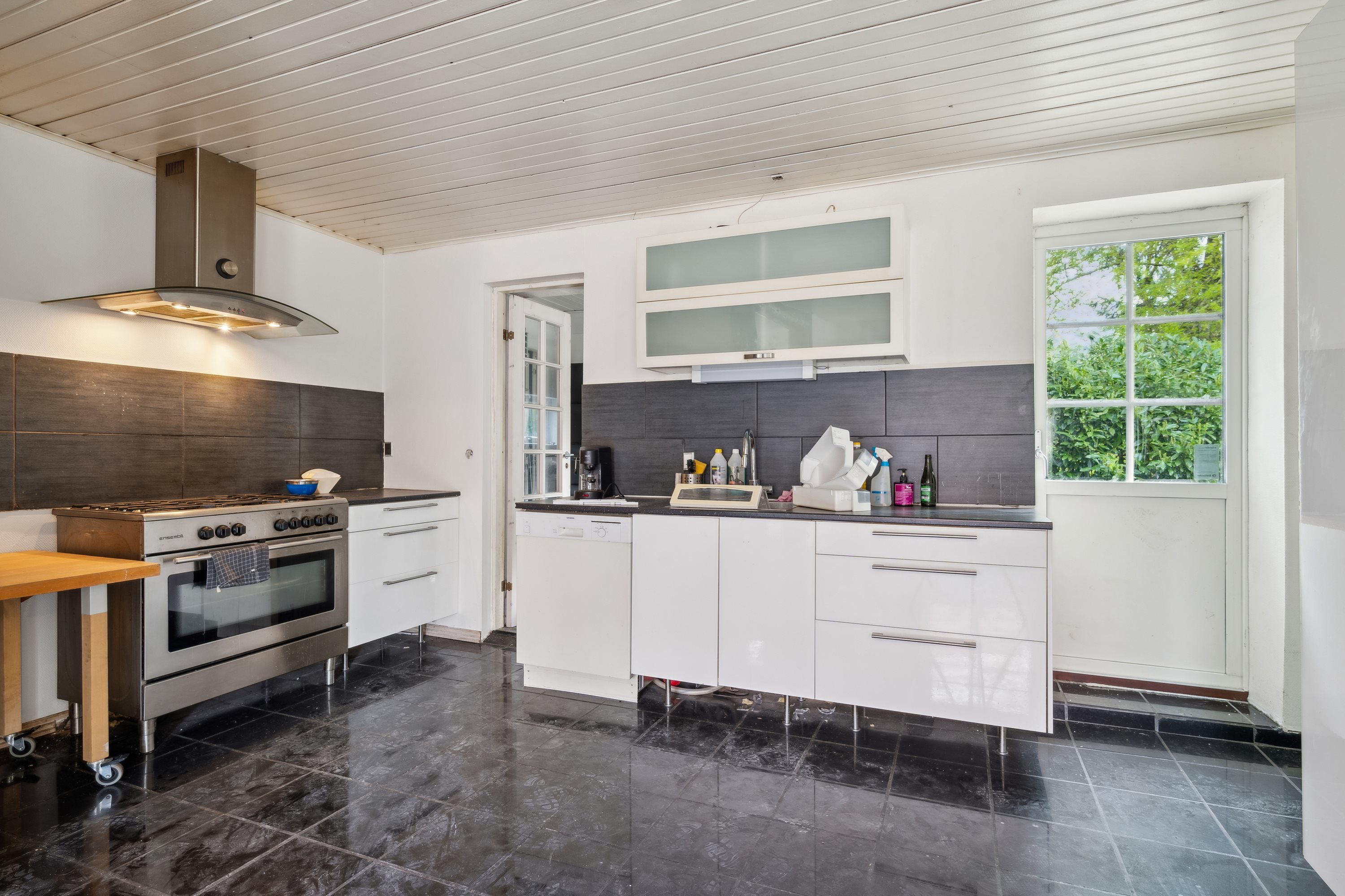 Fremhævet køkken billede i fuldskærmstilstand. Billede af Lystrupvej 10, Lystrup, 8961 Allingåbro