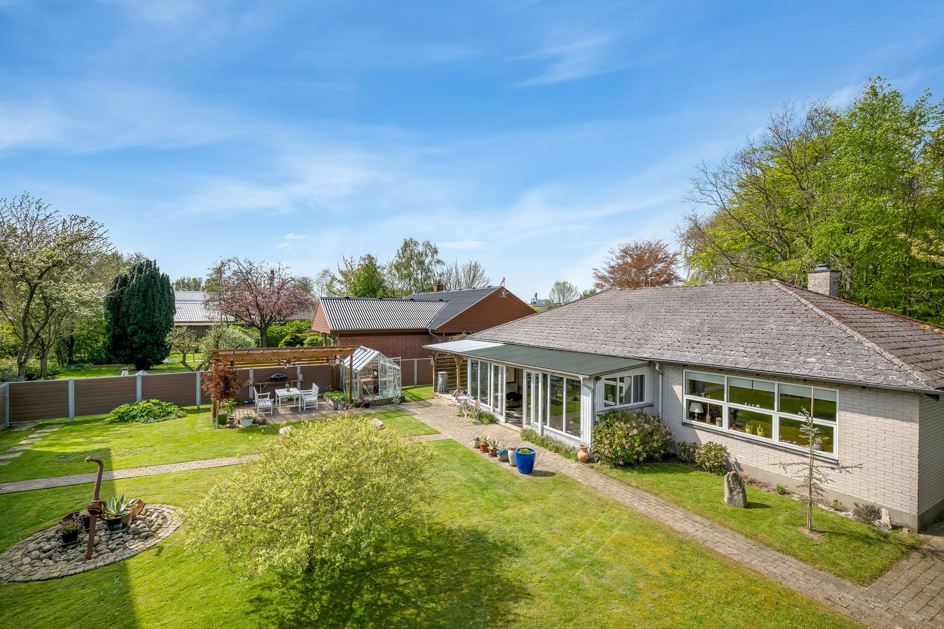 Fremhævet facade billede i fuldskærmstilstand. Billede af Snedkervej 1, 6270 Tønder