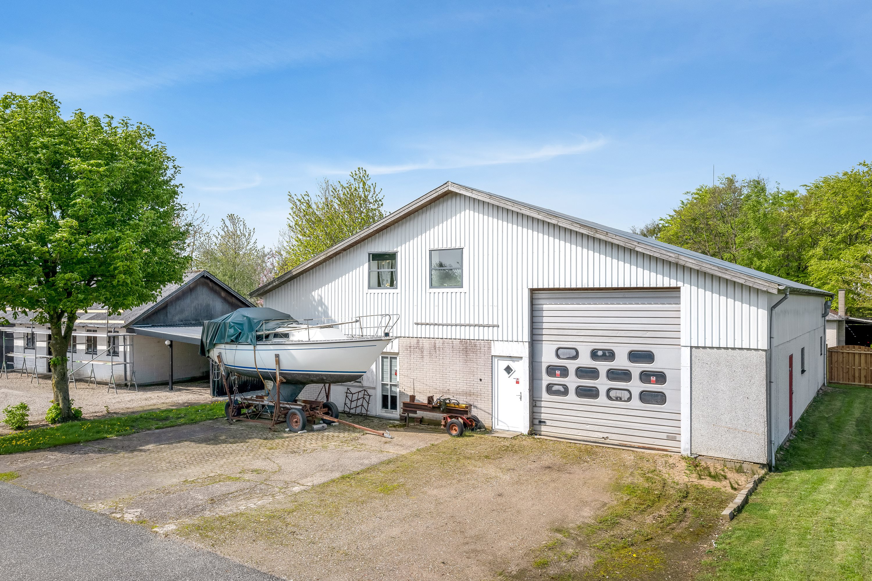 Fremhævet facade billede i fuldskærmstilstand. Billede af Snedkervej 1, 6270 Tønder