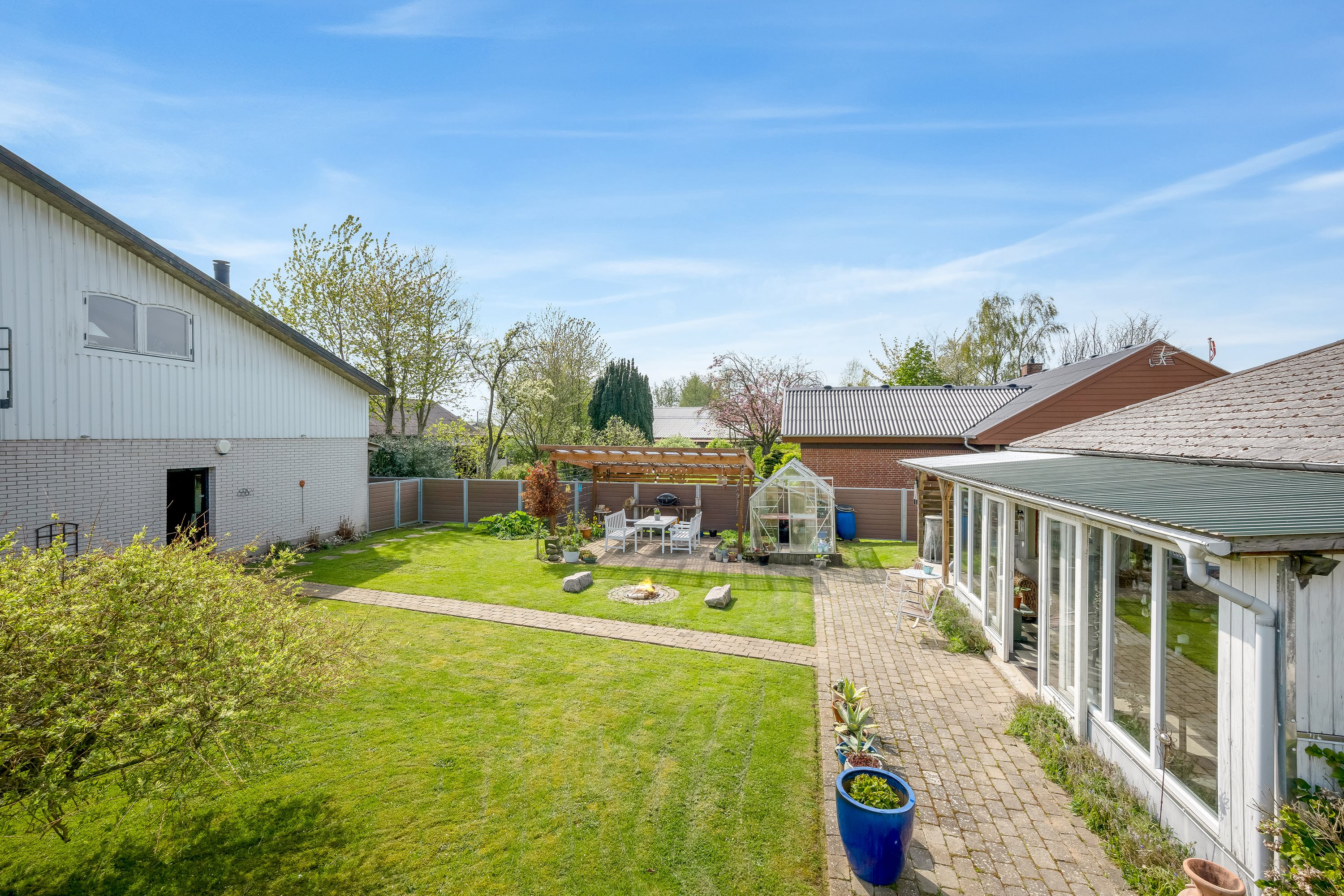 Fremhævet facade billede i fuldskærmstilstand. Billede af Snedkervej 1, 6270 Tønder