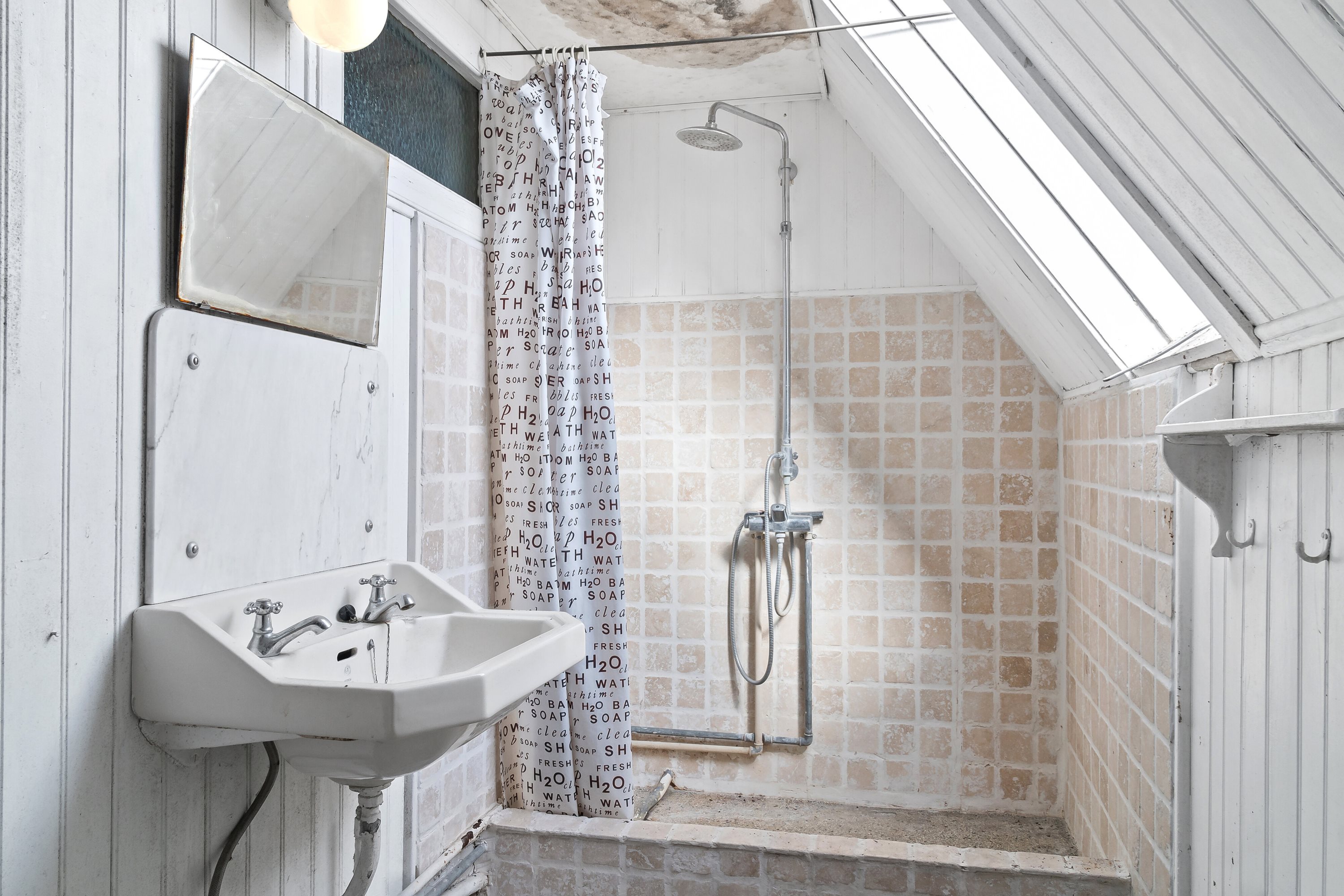 Fremhævet badeværelse billede i fuldskærmstilstand. Billede af Christinelundsvej 36, 4720 Præstø