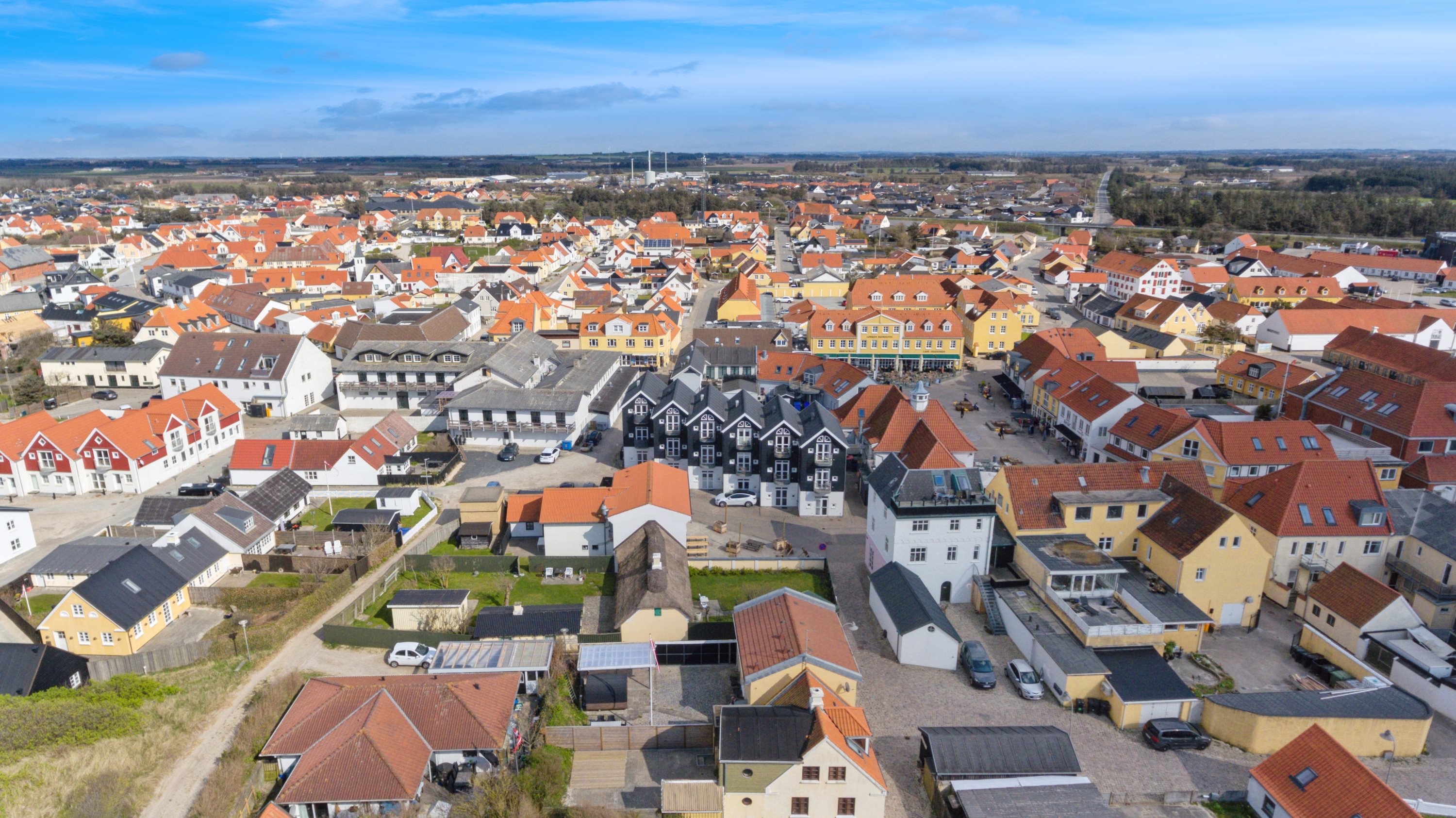 Fremhævet luftfoto billede i fuldskærmstilstand. Billede af Klithavevej 6A, 9480 Løkken