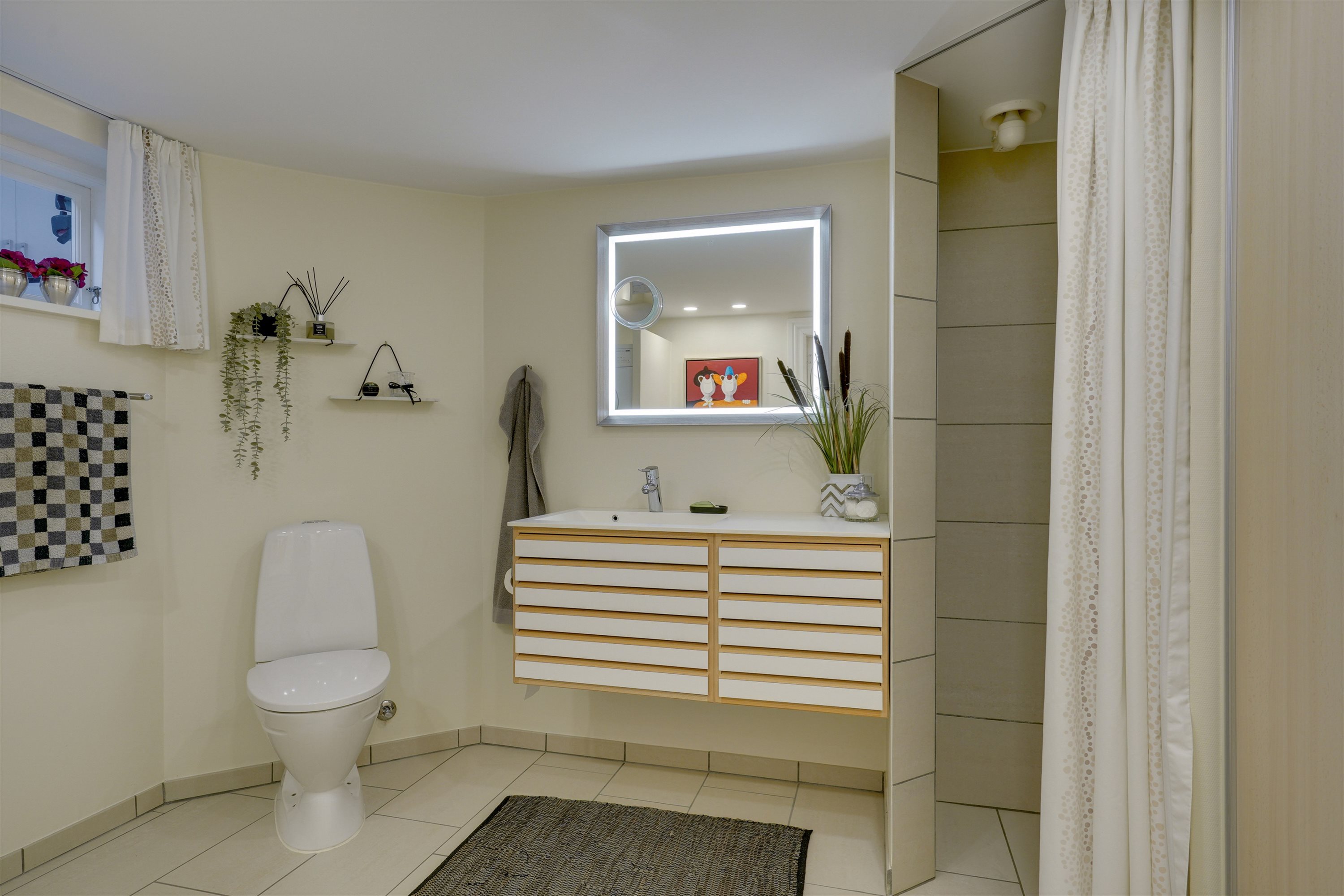 Fremhævet badeværelse billede i fuldskærmstilstand. Billede af Elmealle 8, 6800 Varde