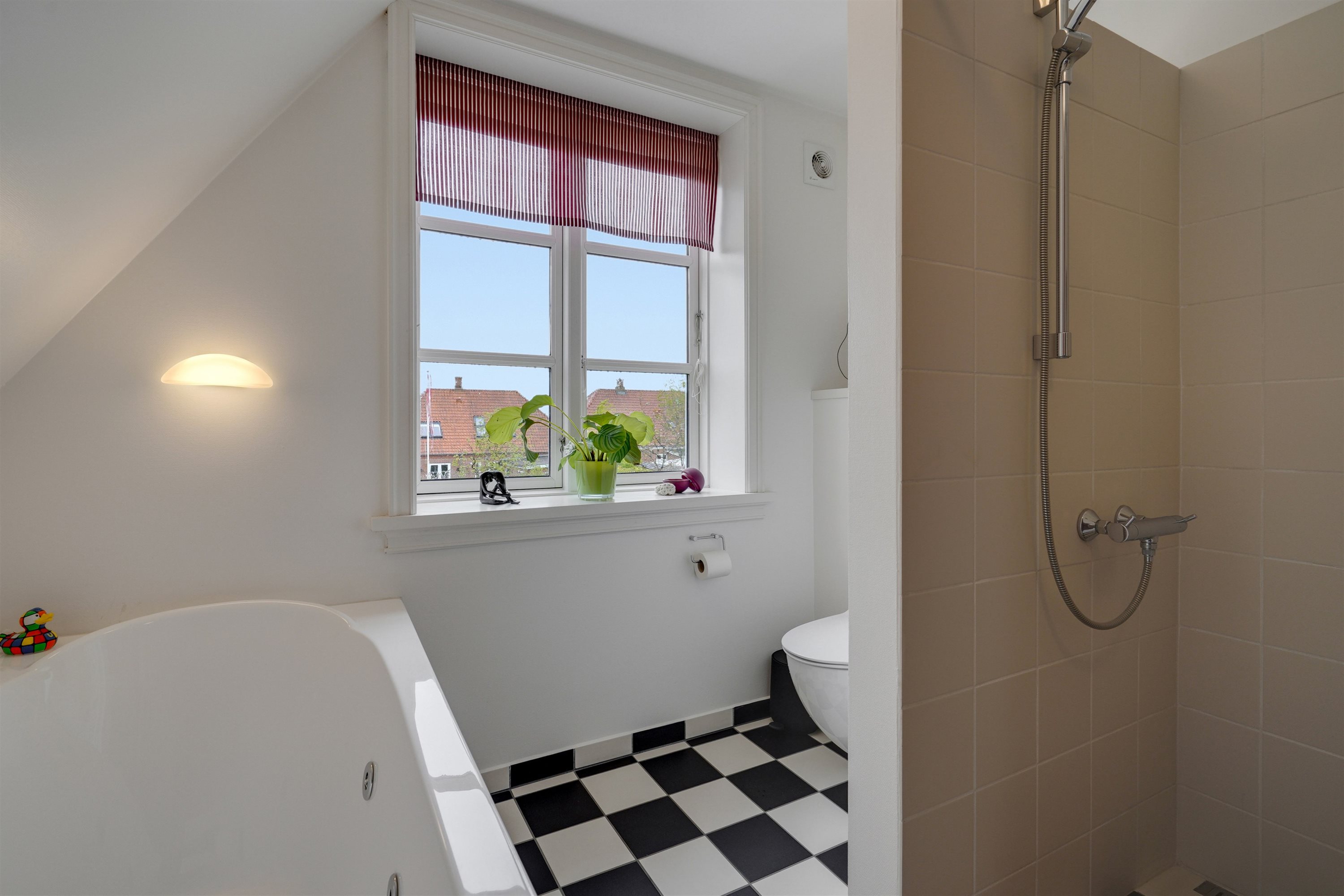 Fremhævet badeværelse billede i fuldskærmstilstand. Billede af Elmealle 8, 6800 Varde