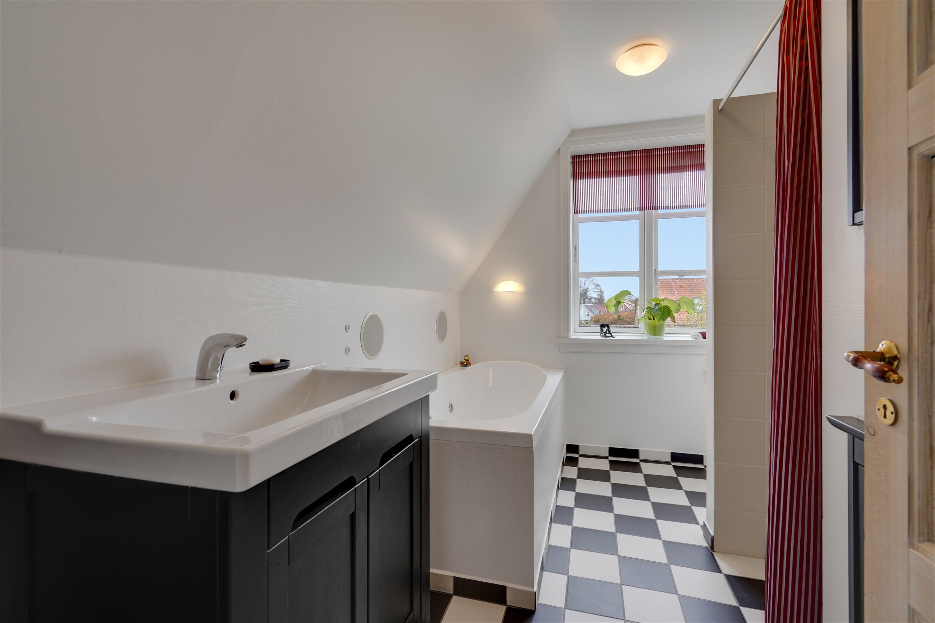 Fremhævet badeværelse billede i fuldskærmstilstand. Billede af Elmealle 8, 6800 Varde