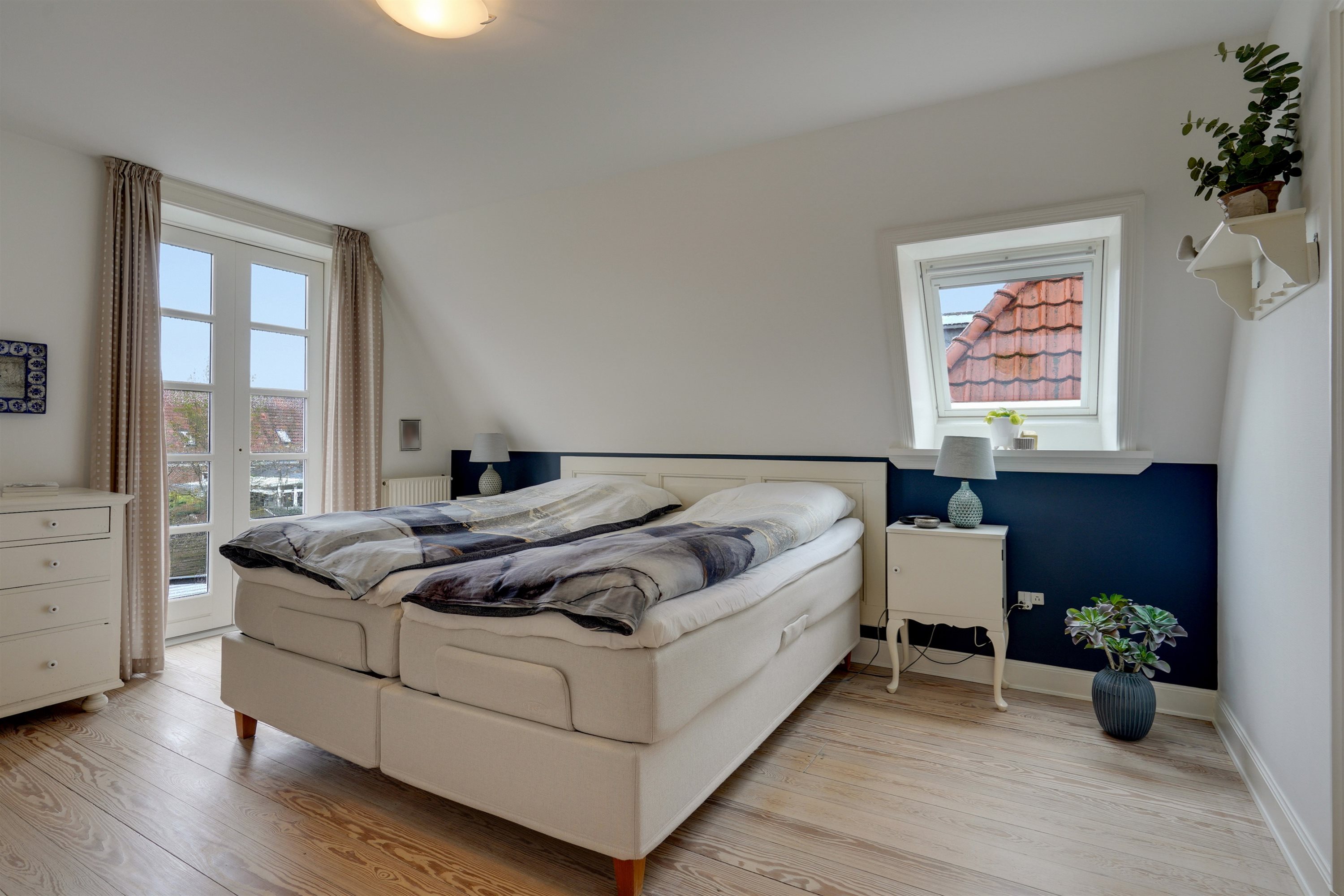 Fremhævet soveværelse billede i fuldskærmstilstand. Billede af Elmealle 8, 6800 Varde