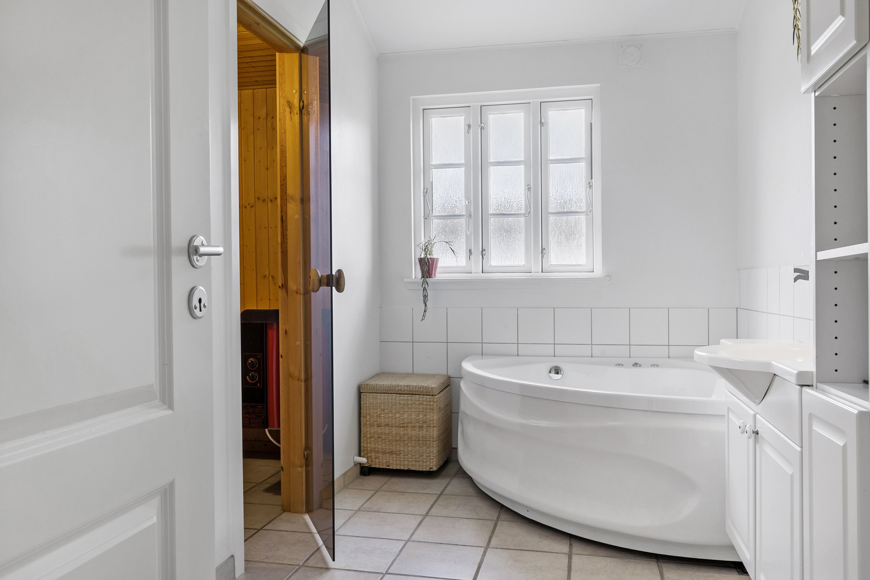 Fremhævet badeværelse billede i fuldskærmstilstand. Billede af Golfsvinget 54, Løjt, 6200 Aabenraa