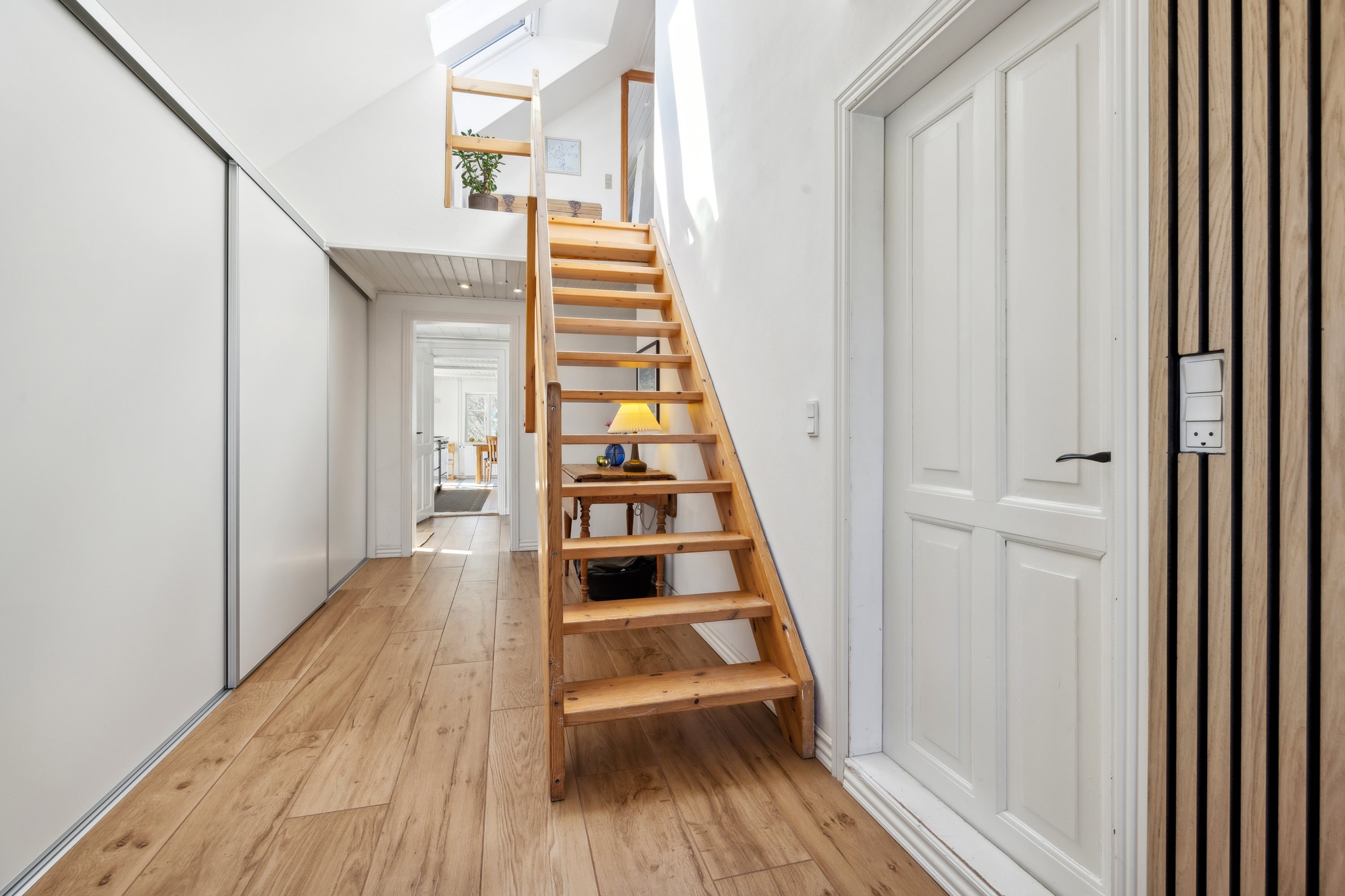 Fremhævet trappe billede i fuldskærmstilstand. Billede af Hou Engvej 46, Hou, 9370 Hals