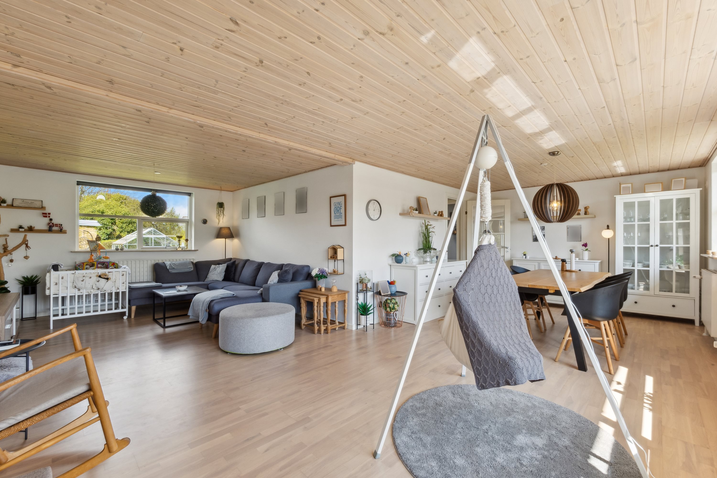 Fremhævet stue billede i fuldskærmstilstand. Billede af Landlystvej 1, Vodstrup, 7900 Nykøbing M