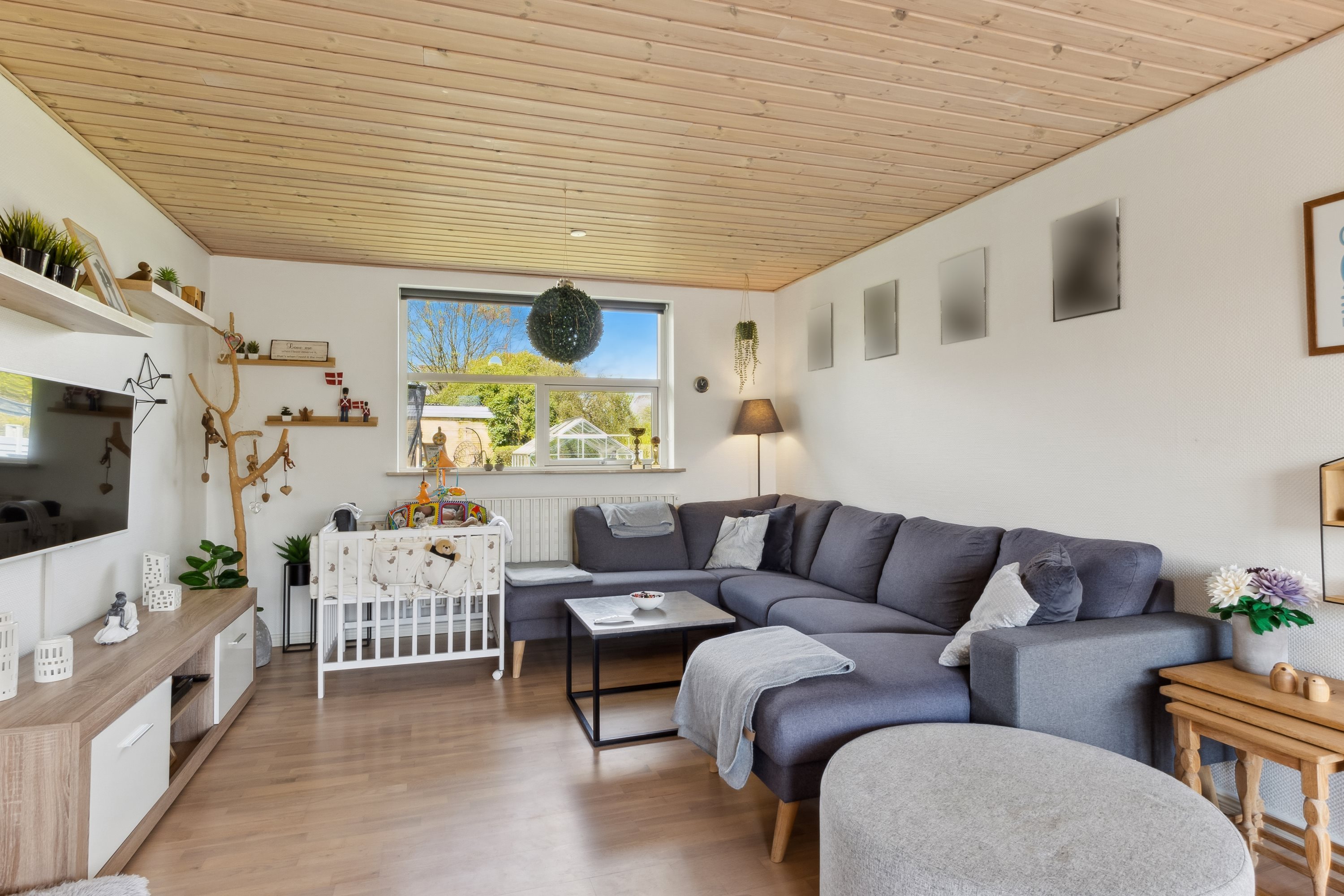 Fremhævet stue billede i fuldskærmstilstand. Billede af Landlystvej 1, Vodstrup, 7900 Nykøbing M