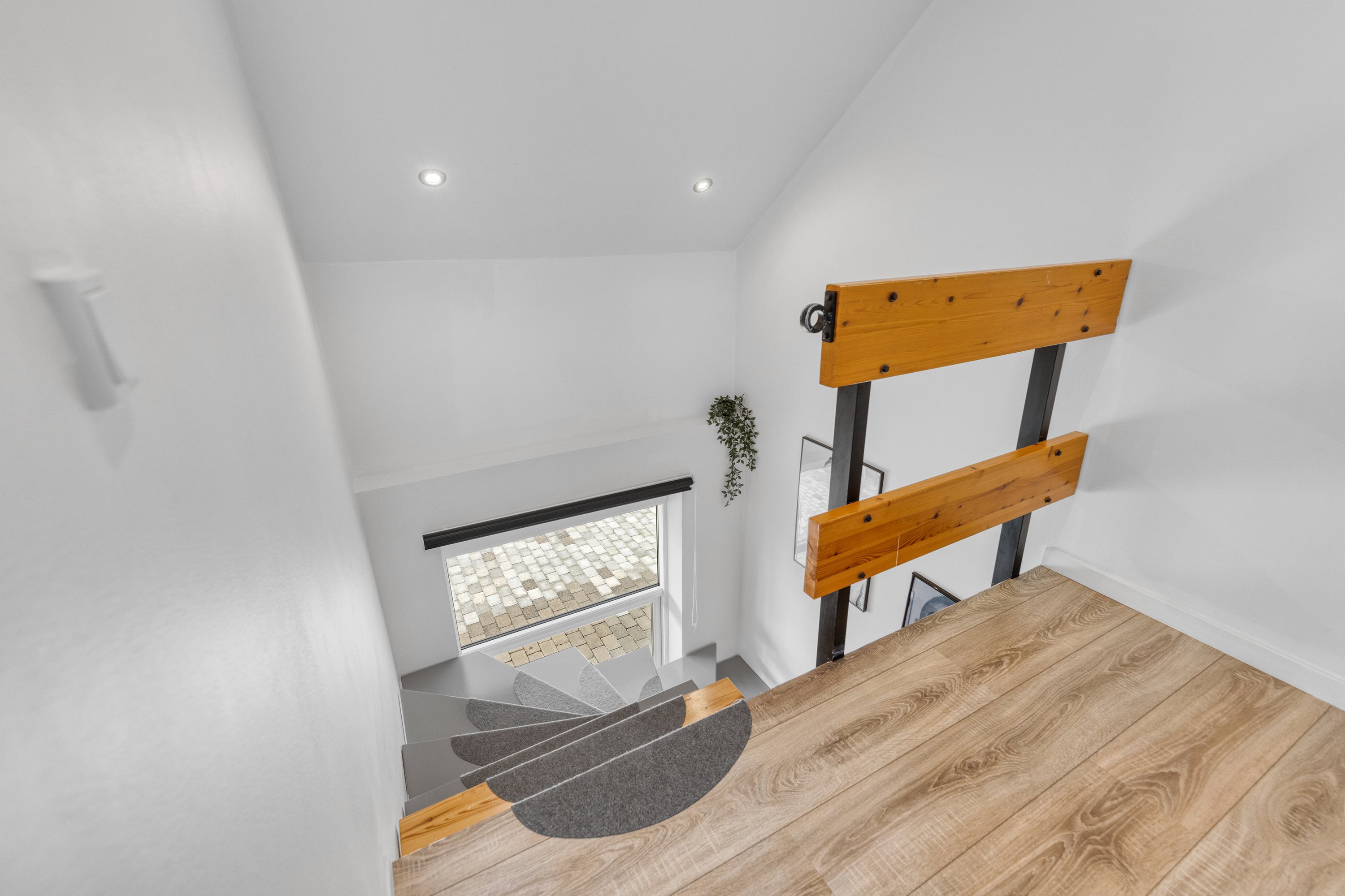 Fremhævet gang billede i fuldskærmstilstand. Billede af Halmøvænget 38, True, 8381 Tilst