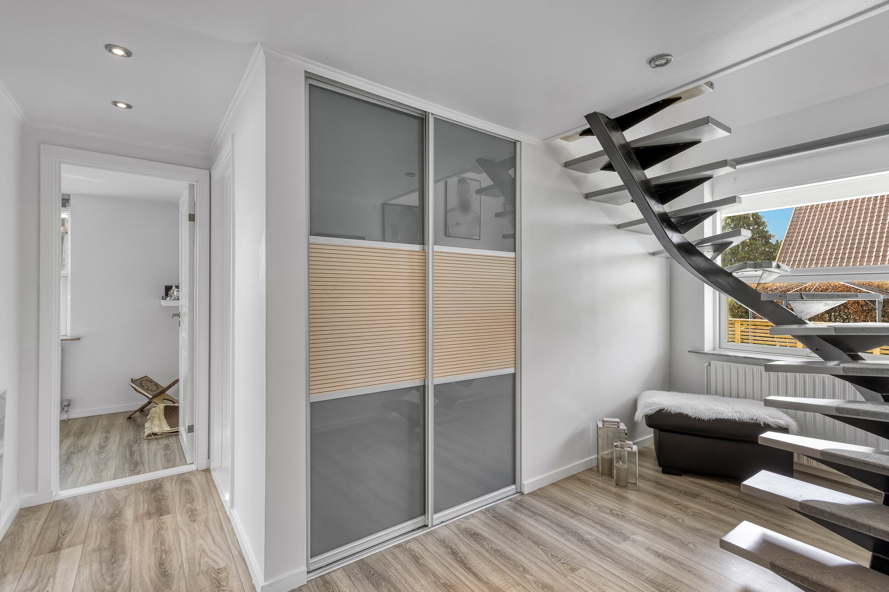 Fremhævet gang billede i fuldskærmstilstand. Billede af Halmøvænget 38, True, 8381 Tilst