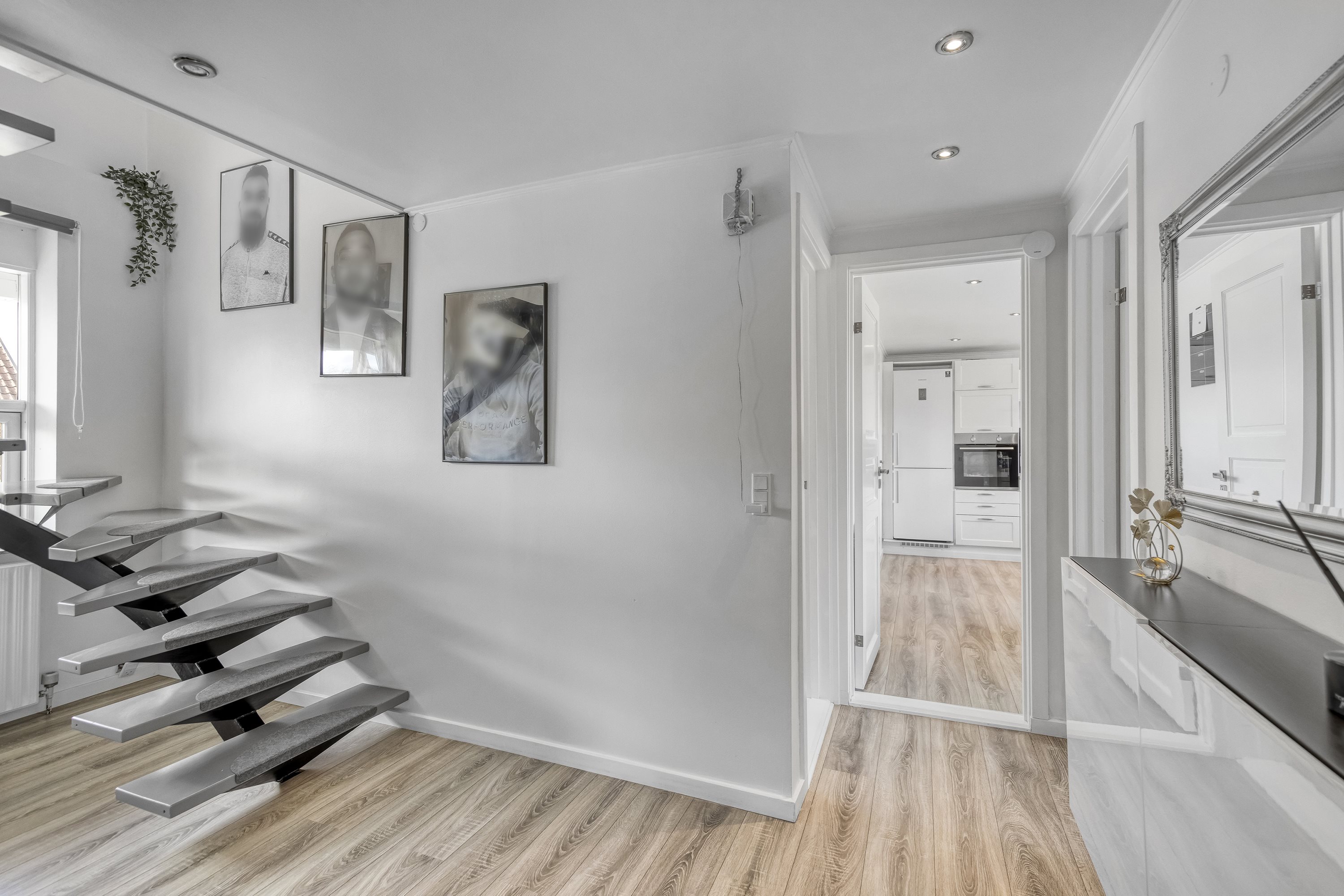 Fremhævet gang billede i fuldskærmstilstand. Billede af Halmøvænget 38, True, 8381 Tilst