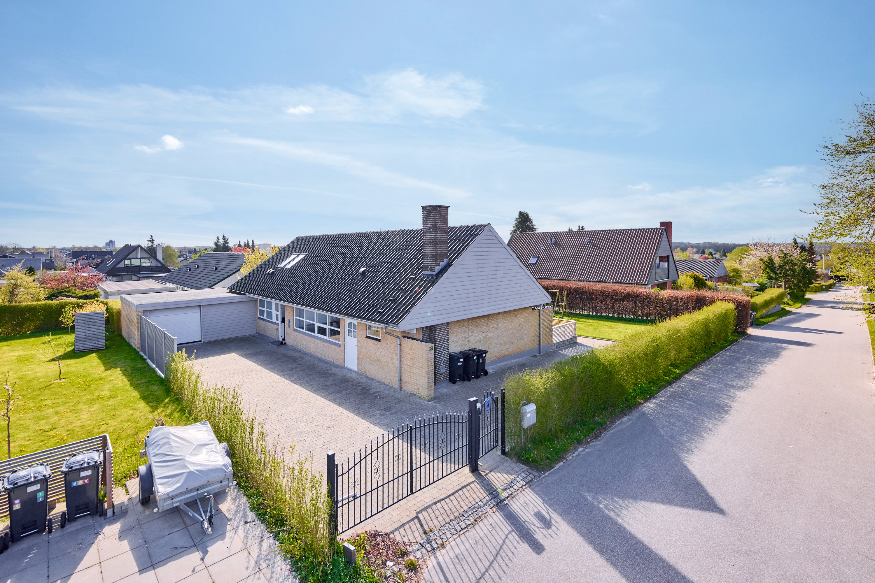 Miniaturebillede 1: ejendom. Billede af Halmøvænget 38, True, 8381 Tilst