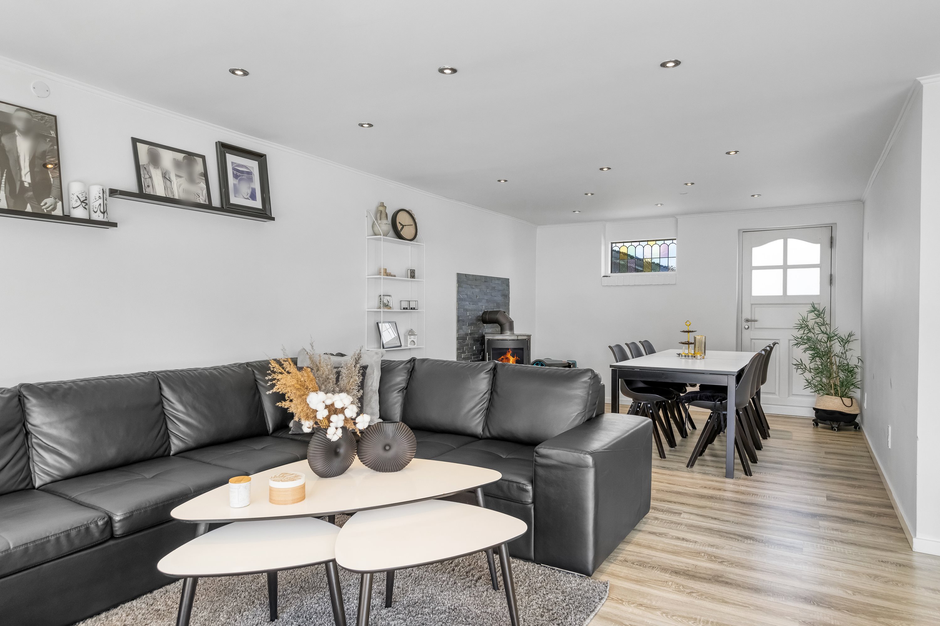 Fremhævet stue billede i fuldskærmstilstand. Billede af Halmøvænget 38, True, 8381 Tilst