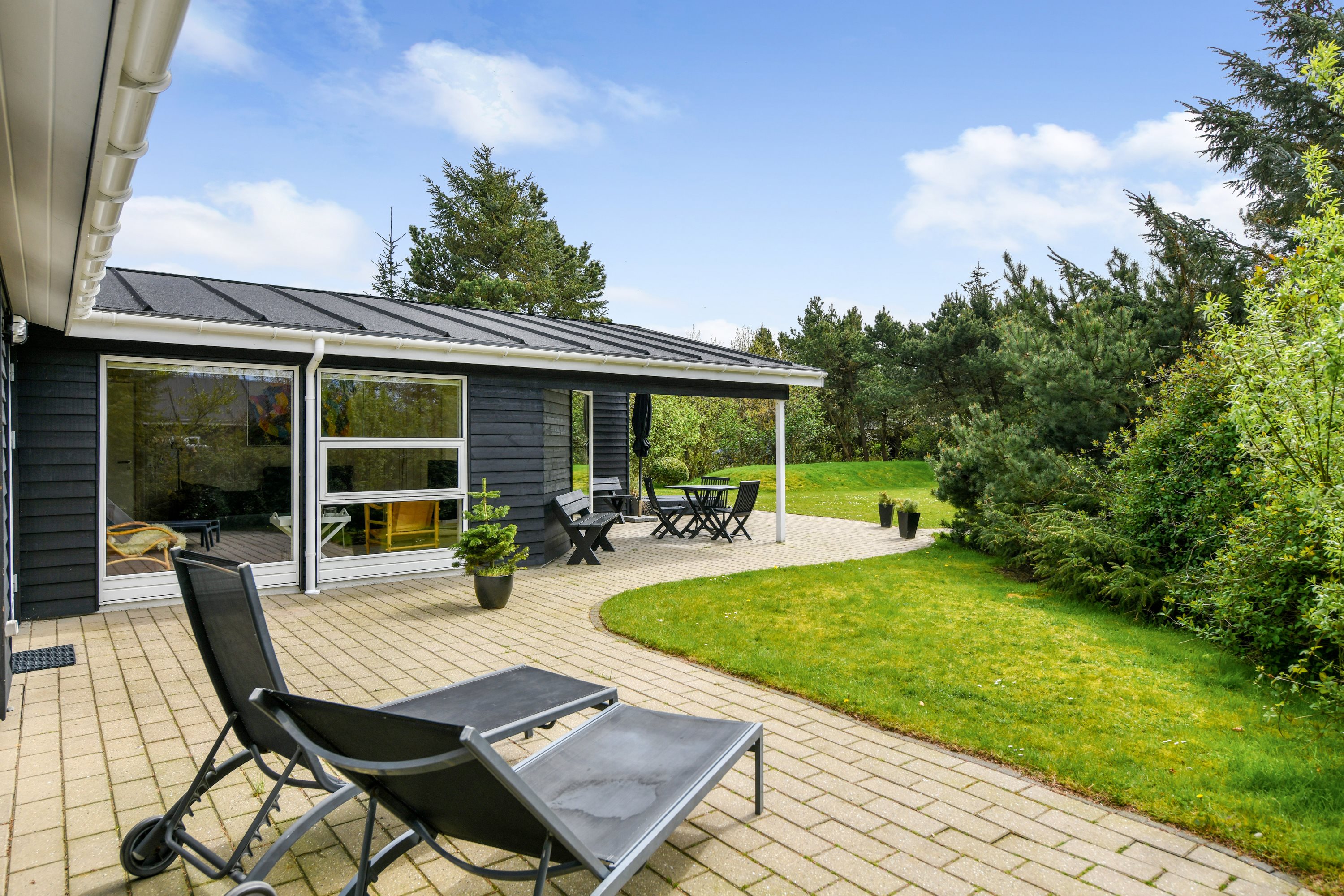 Fremhævet terrasse billede i fuldskærmstilstand. Billede af Grønnevænget 18, 6857 Blåvand