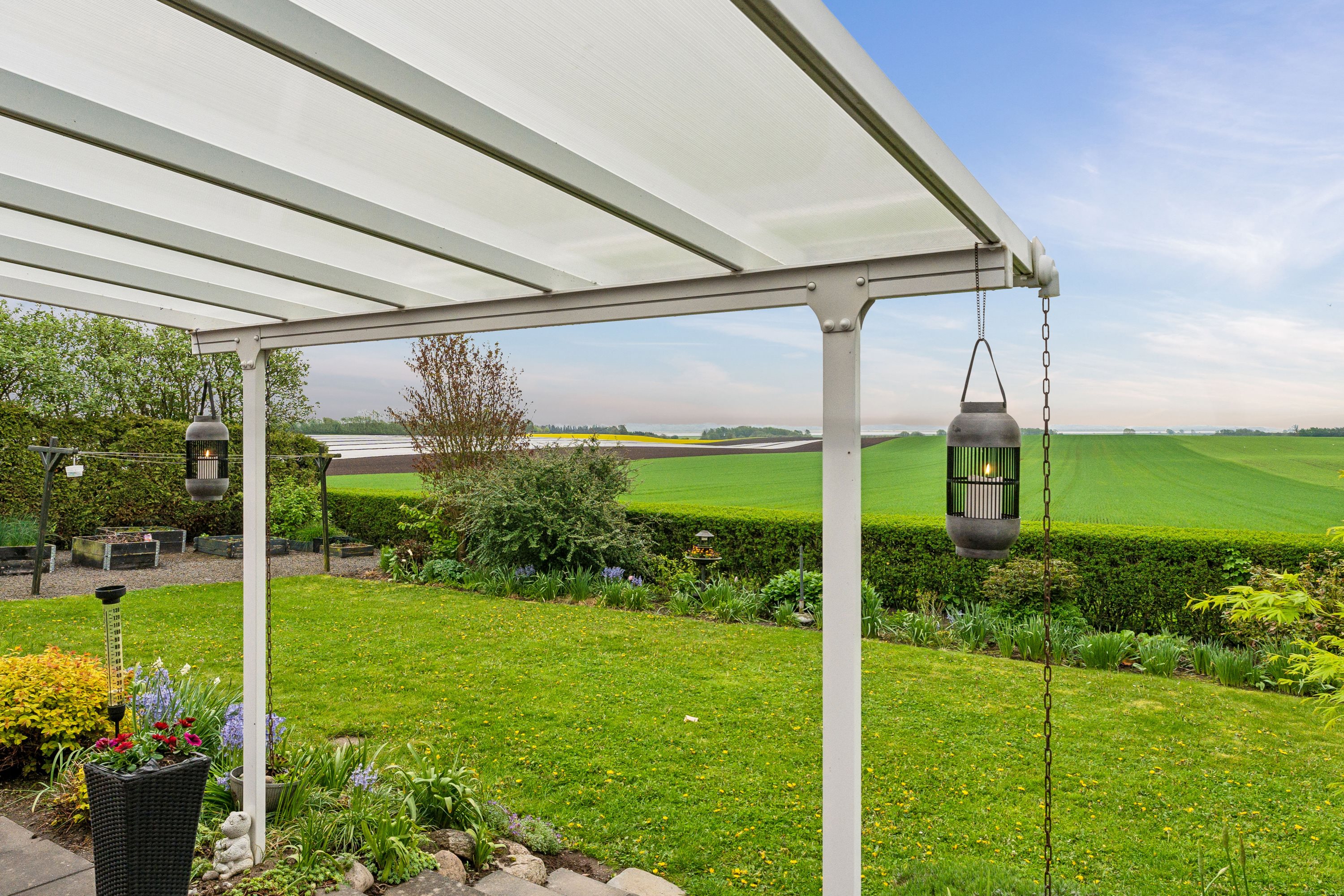 Fremhævet terrasse billede i fuldskærmstilstand. Billede af Hvilhusevej 14, Tørring, 8983 Gjerlev J