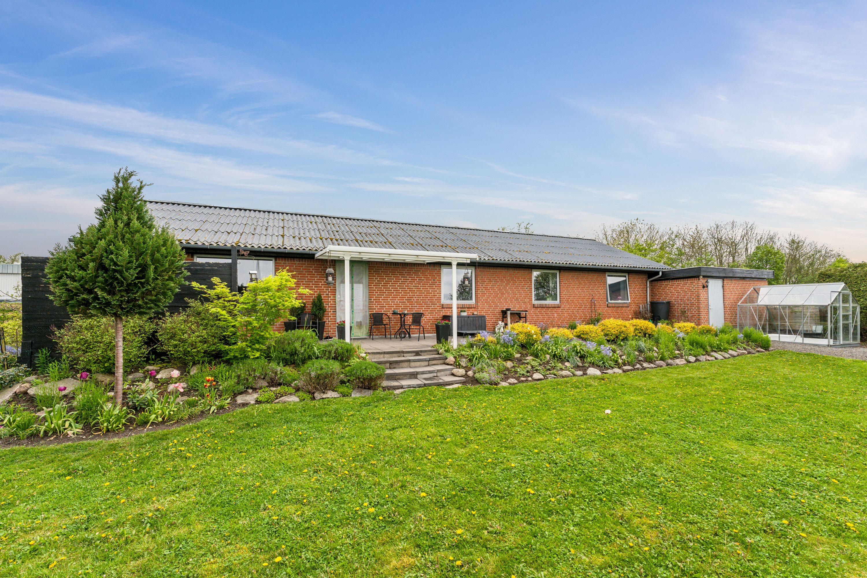 Miniaturebillede 1: ejendom 1. Billede af Hvilhusevej 14, Tørring, 8983 Gjerlev J